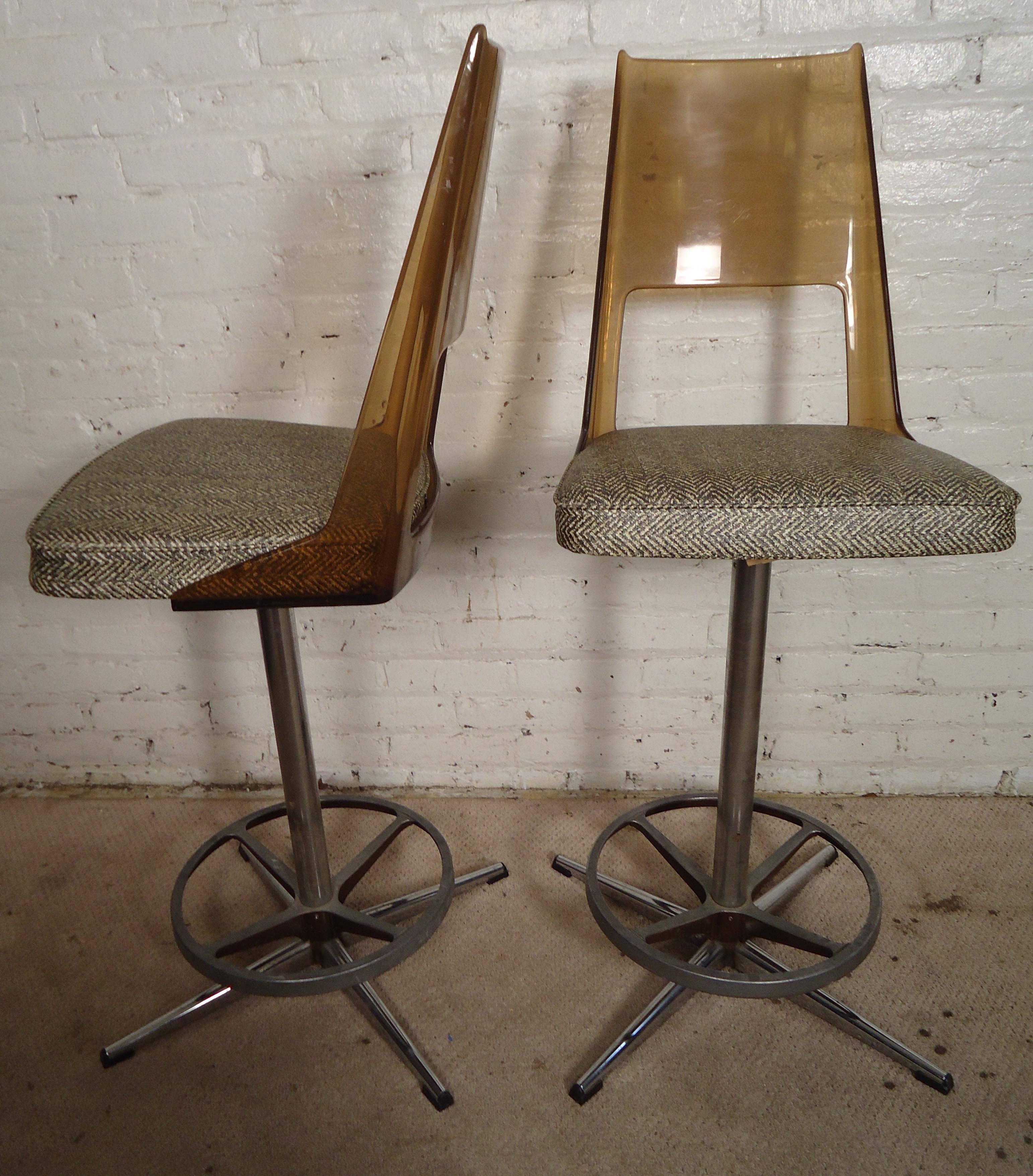 Set of Five Midcentury Lucite and Chrome Barstools by Daystrom In Good Condition In Brooklyn, NY
