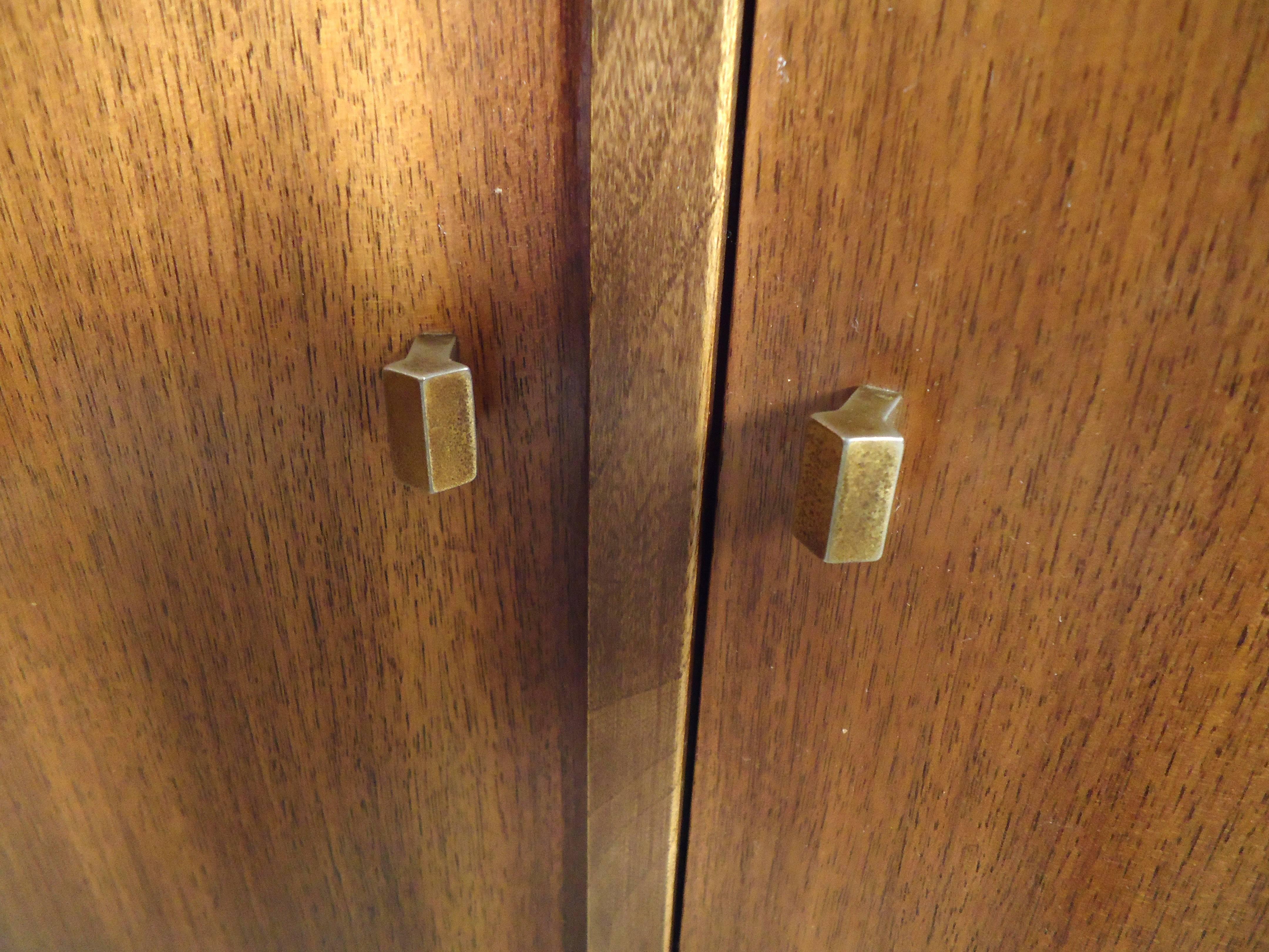 Pair of Midcentury Vladimir Kagan Style Nightstands 5