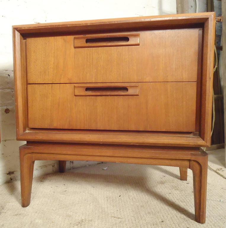 MidCentury Modern Nightstands at 1stdibs