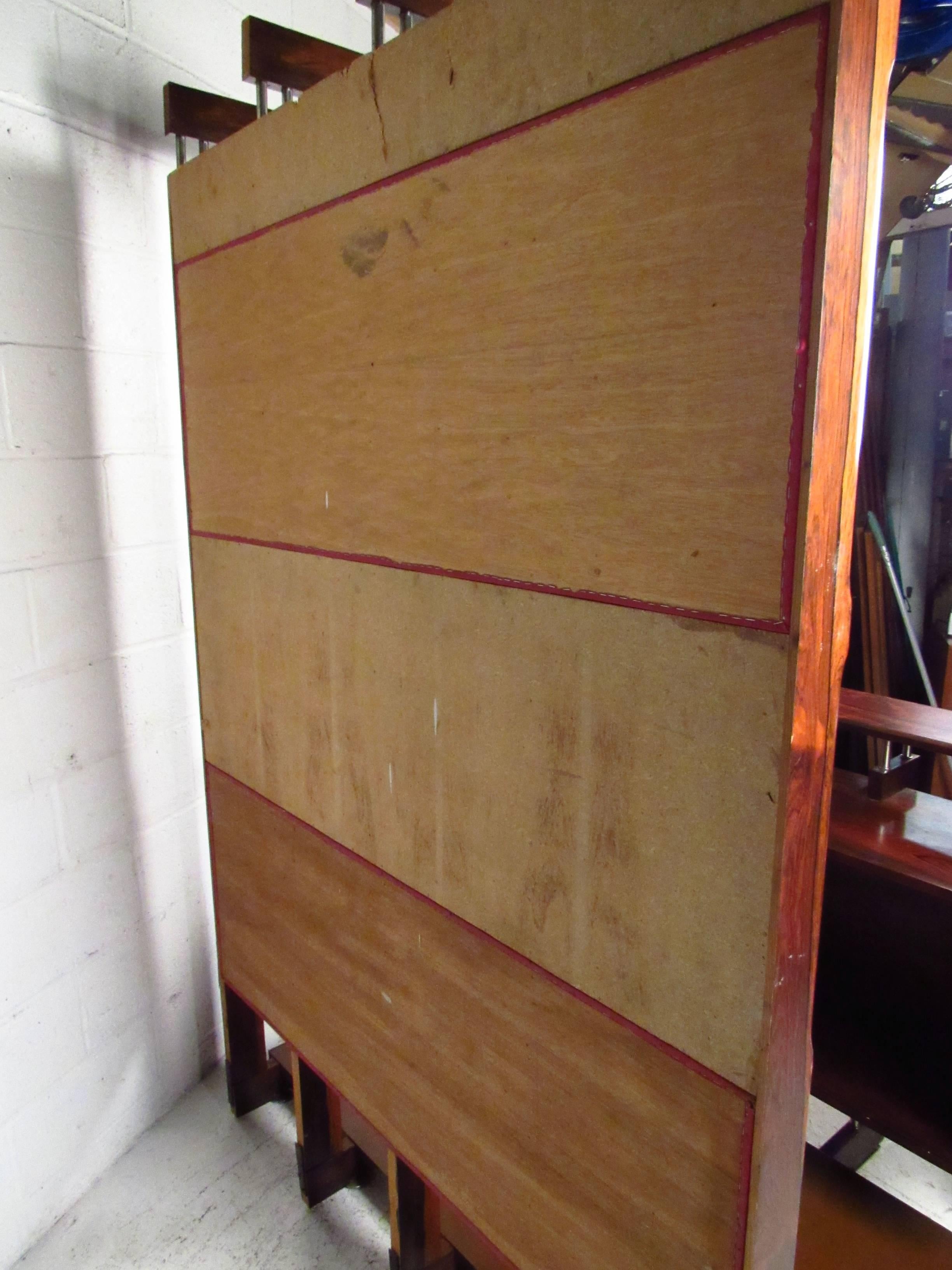 Italian Modern Wall Unit With Bar In Good Condition For Sale In Brooklyn, NY