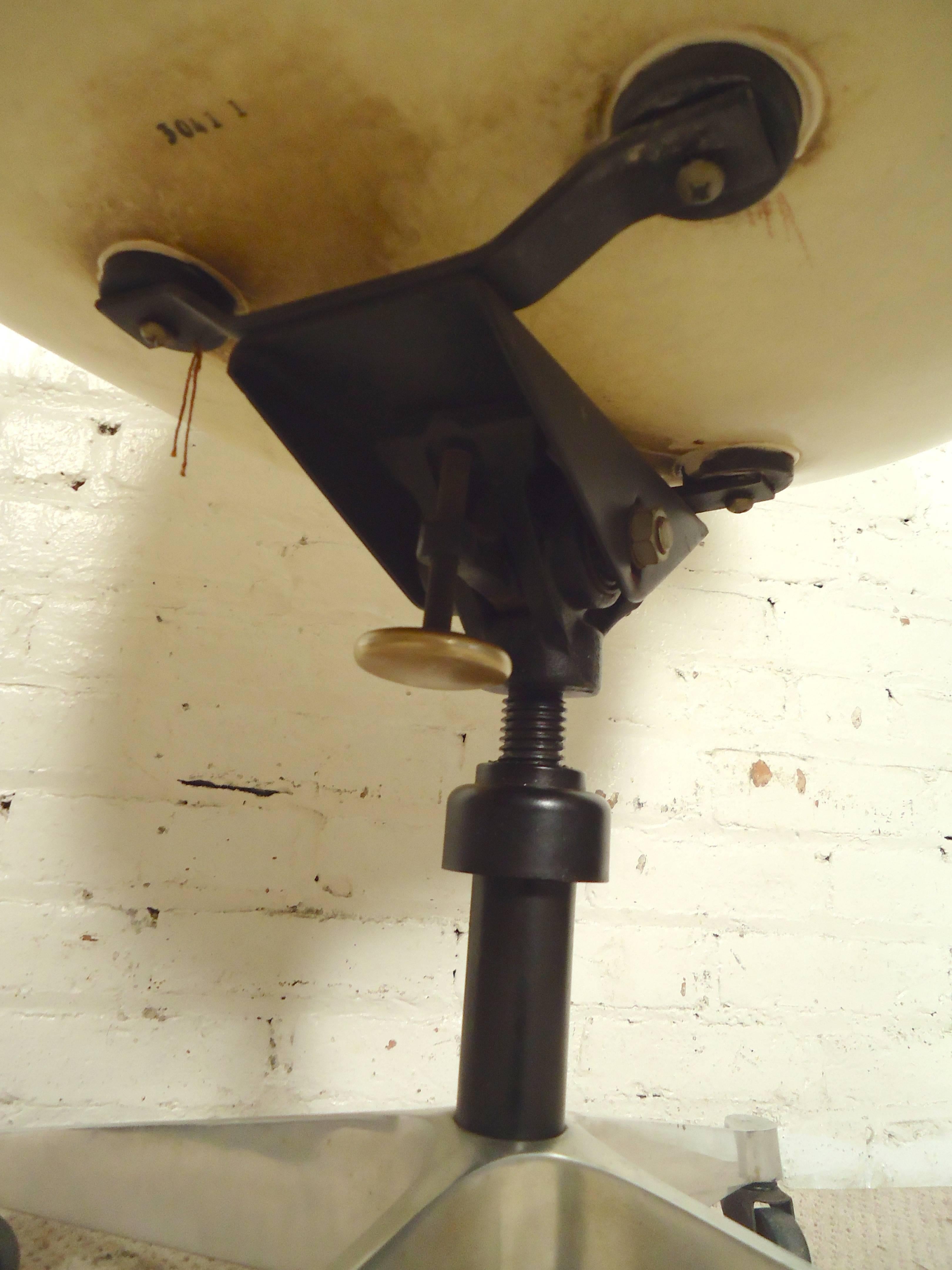 Herman Miller Desk Chair In Good Condition In Brooklyn, NY