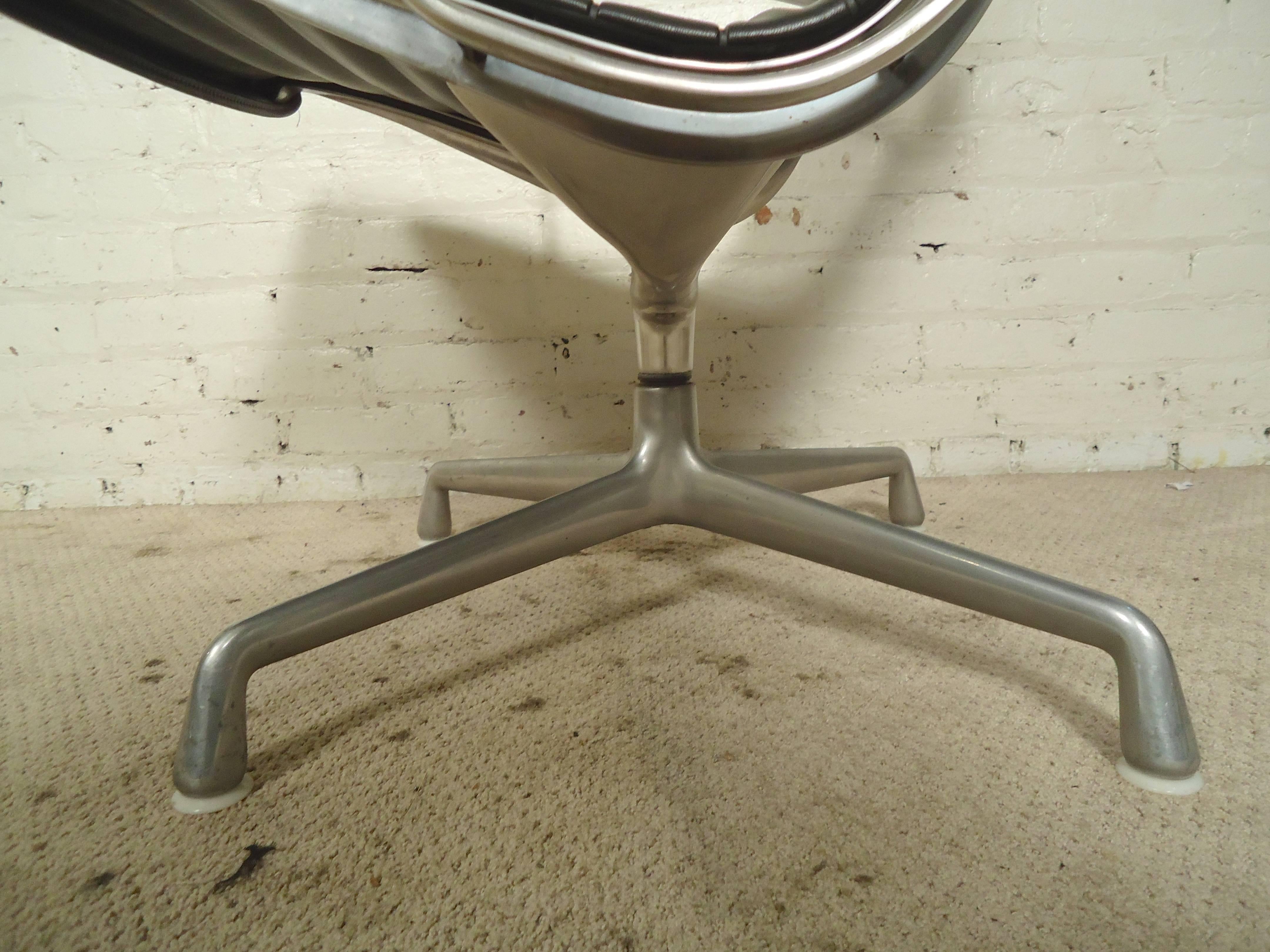 Eames Designed Office Chair For Herman Miller In Good Condition In Brooklyn, NY