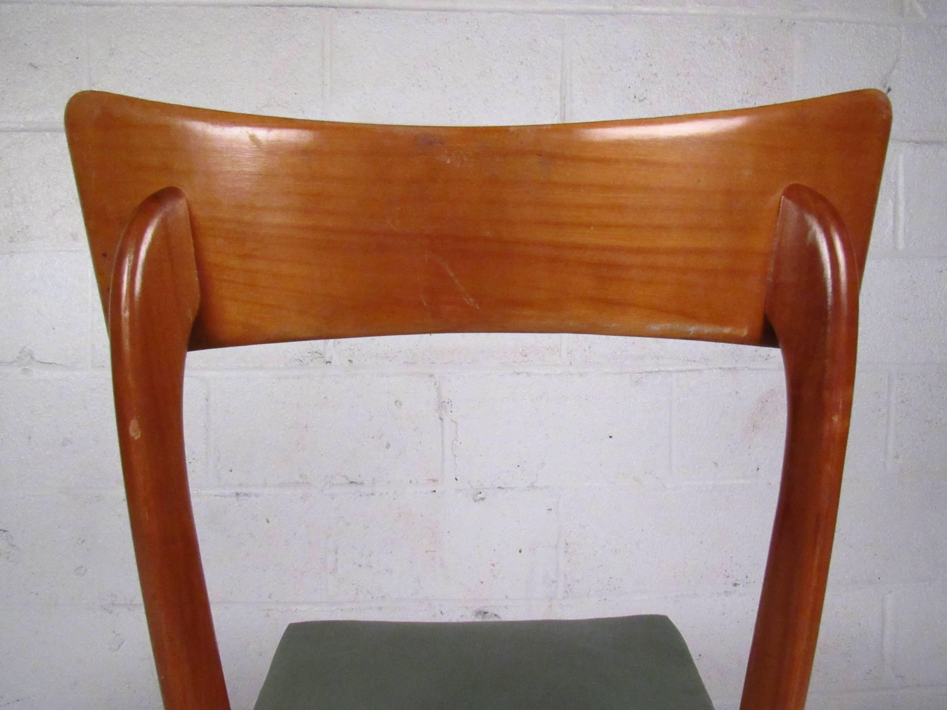 Midcentury Set of Ico Parisi Style Italian Dining Chairs 1