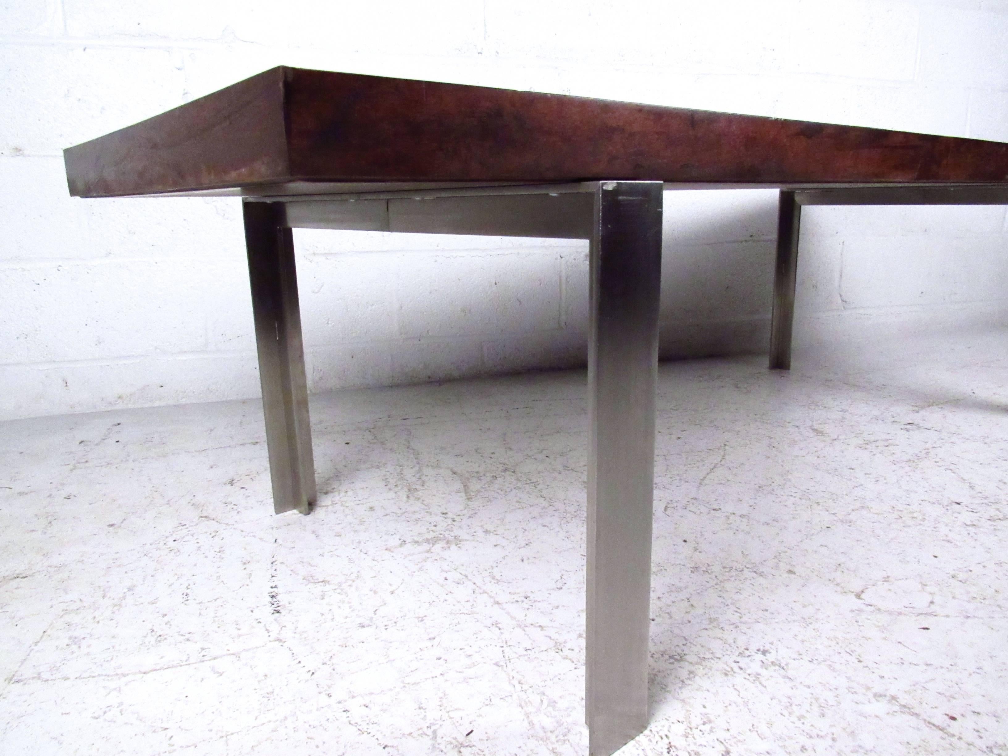 Mid-Century Modern Rosewood Coffee Table For Sale 1