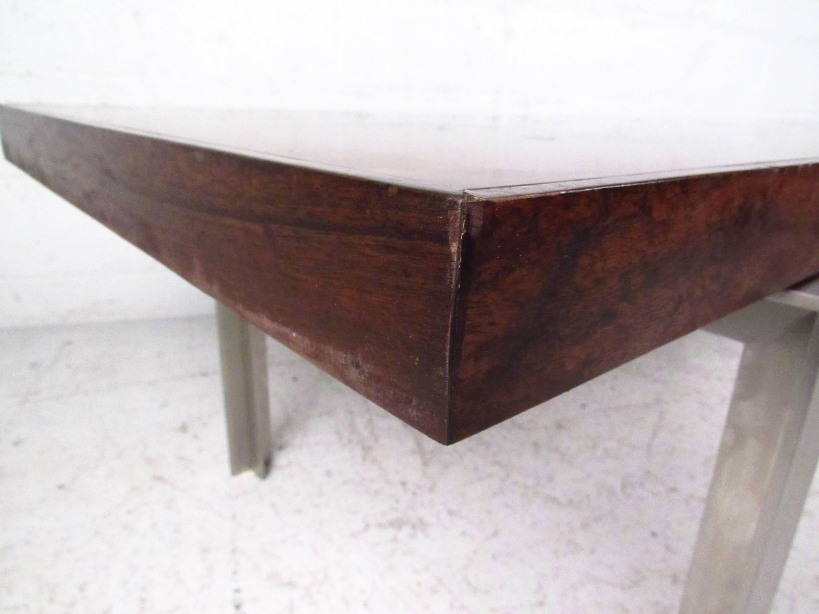 Mid-Century Modern Rosewood Coffee Table For Sale 2