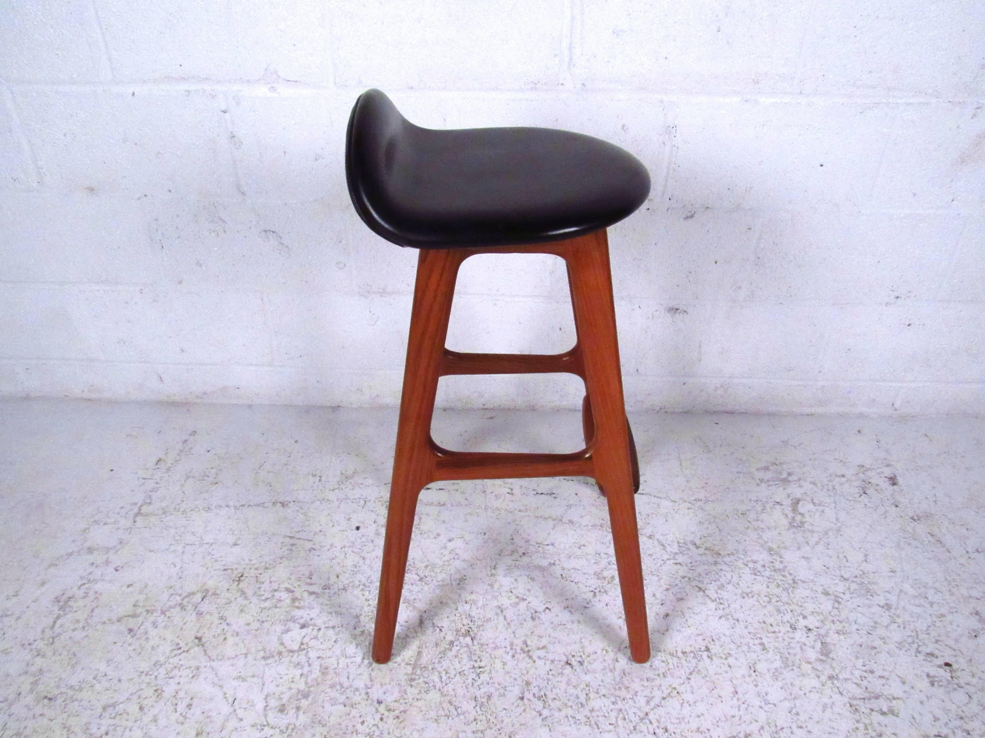 Pair of Danish Modern Teak Stools by Erik Buch In Good Condition In Brooklyn, NY