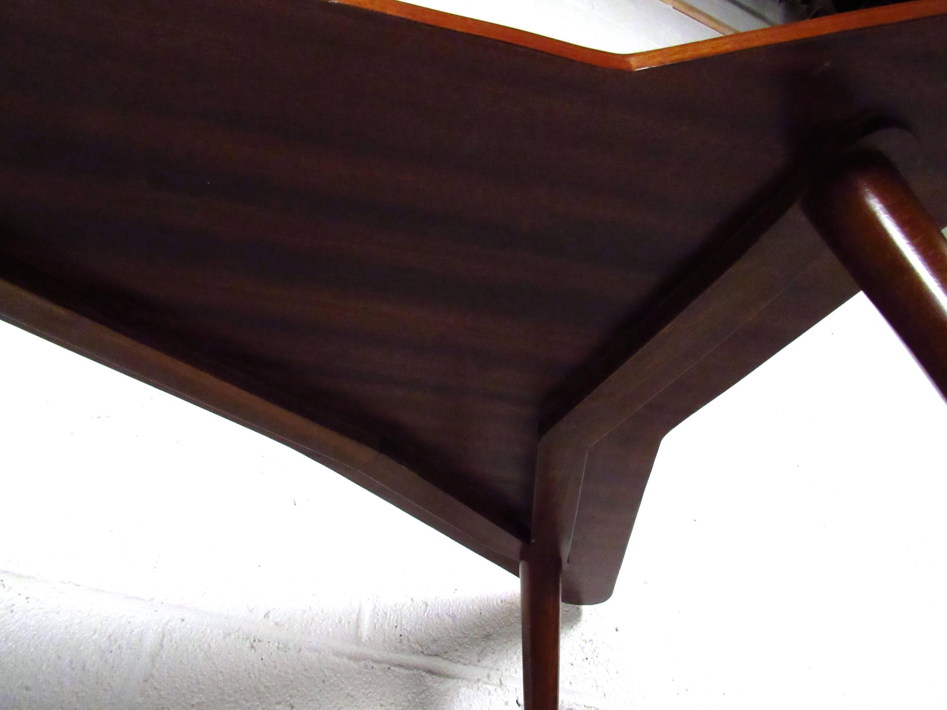 Sculptural Modern Triangular End Table 3