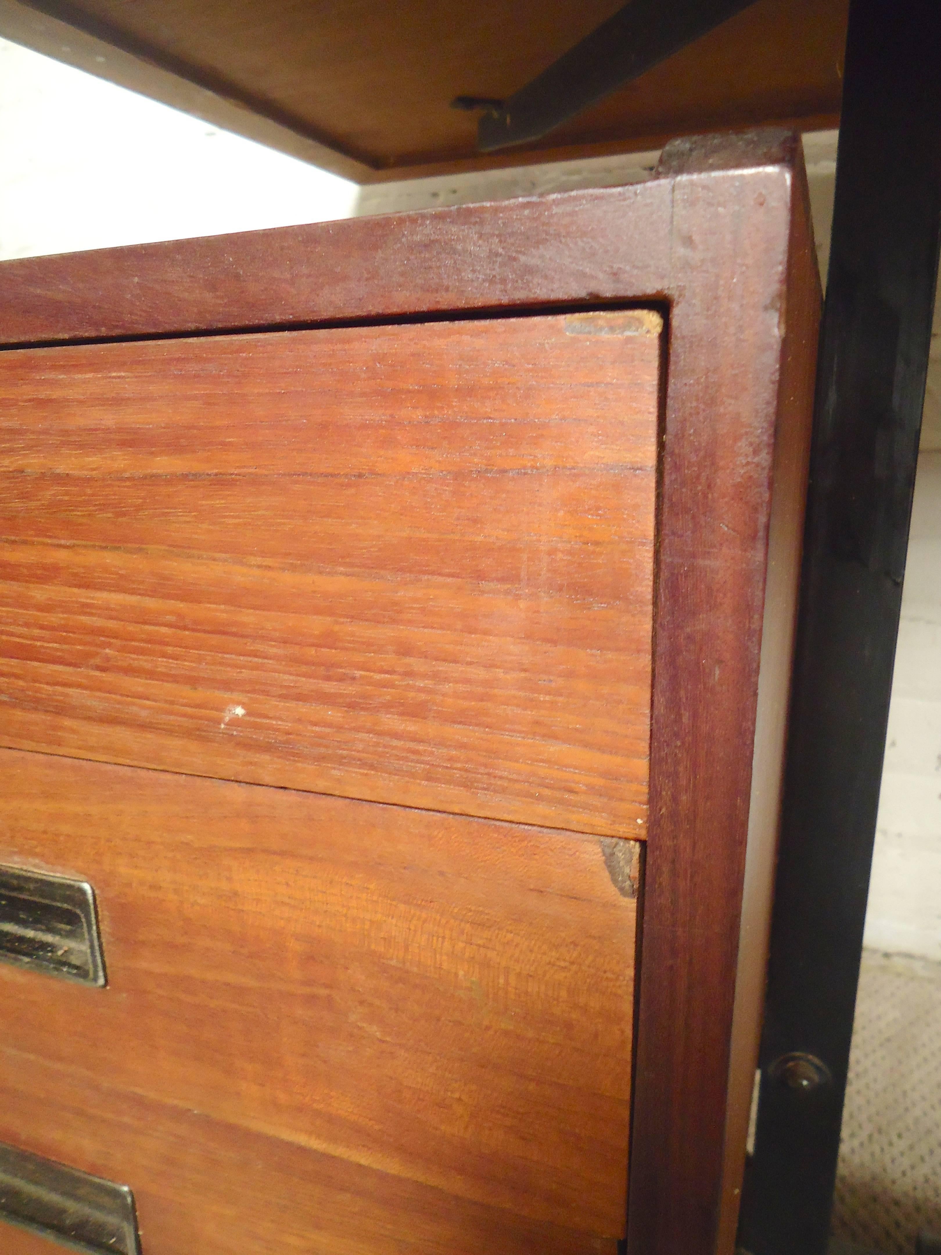 Italian Midcentury Desk with Floating Top In Fair Condition In Brooklyn, NY