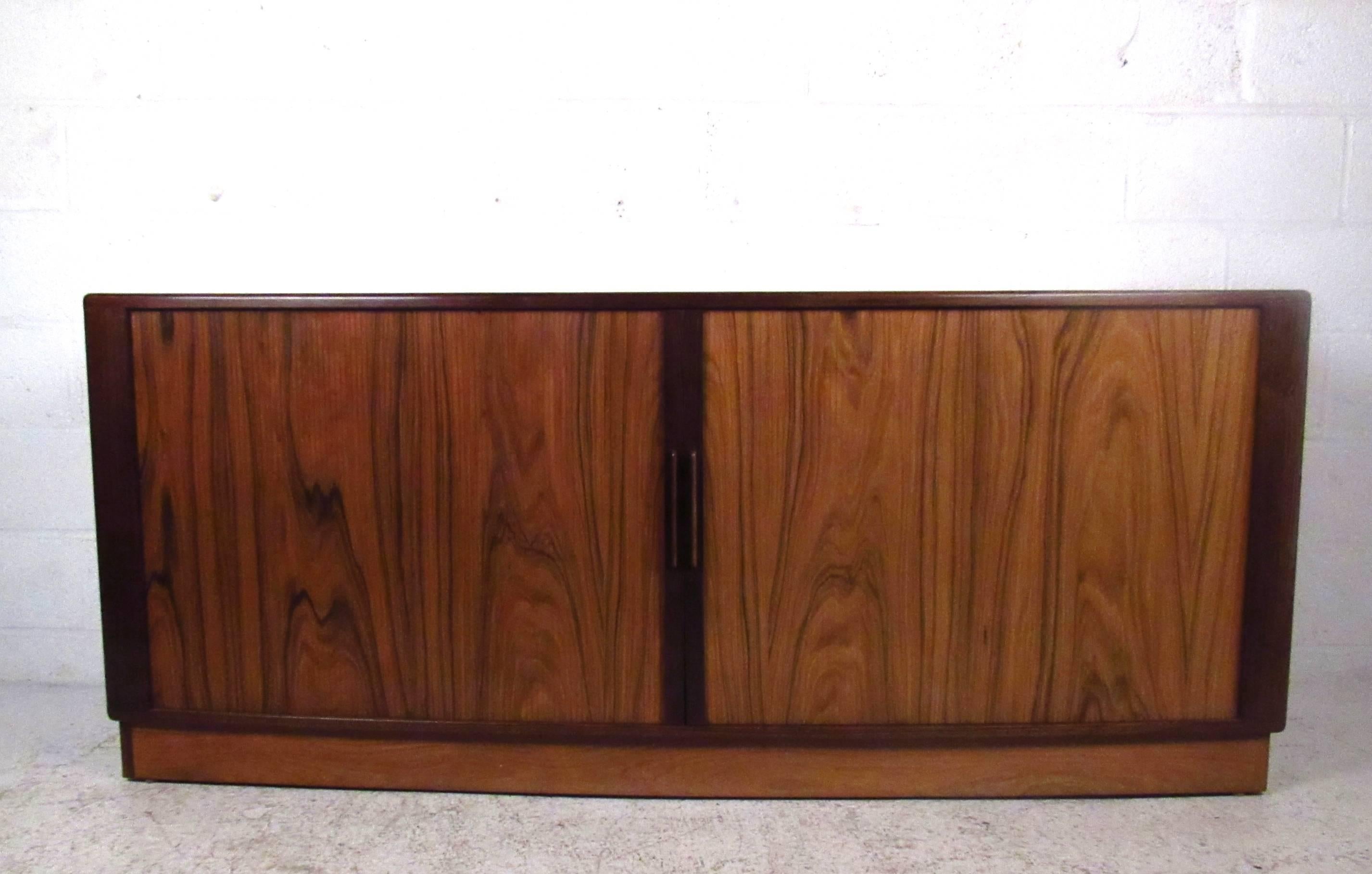 Mid-Century Modern Danish Rosewood Tambour Server by H.P. Hansen In Good Condition In Brooklyn, NY