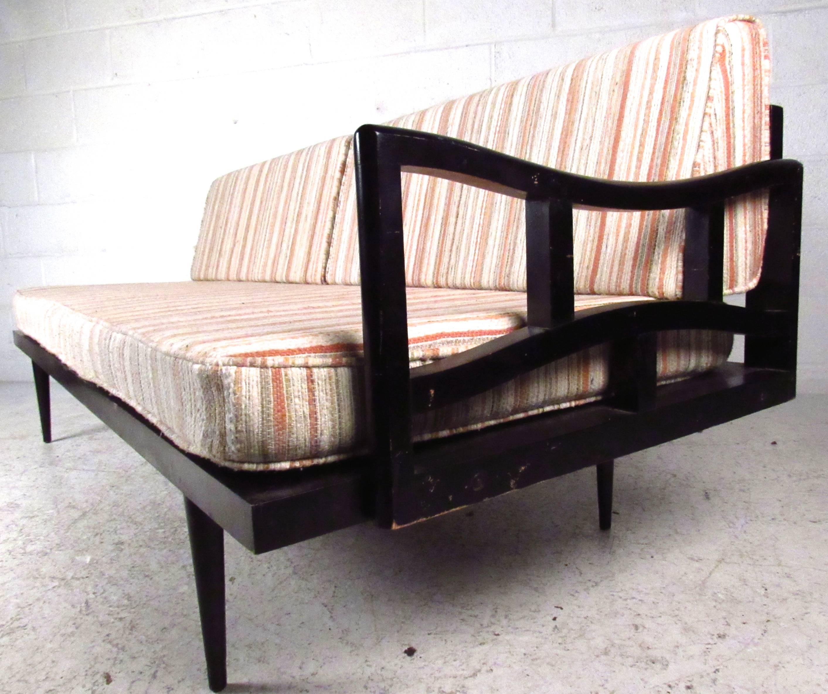 Unique Mid-Century Modern Daybed Settee In Good Condition In Brooklyn, NY