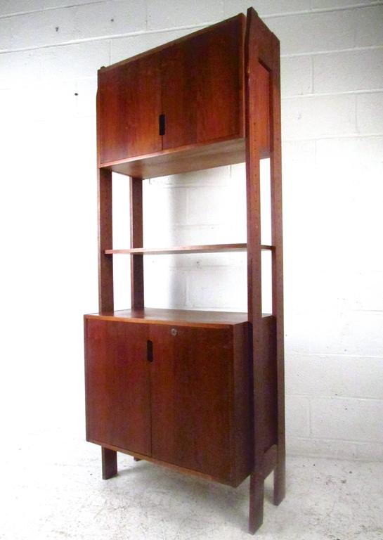 MidCentury Modern Freestanding Bookshelf with For Sale at 1stDibs