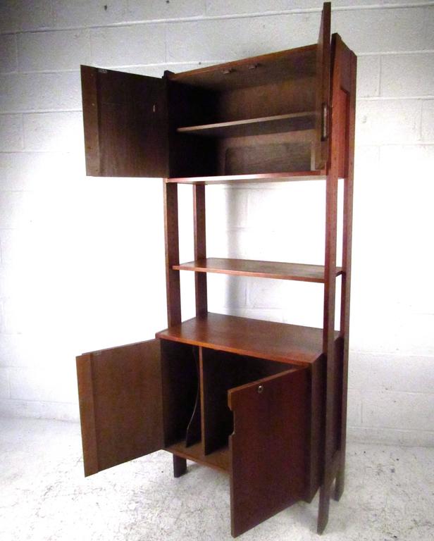 MidCentury Modern Freestanding Bookshelf with For Sale at 1stDibs