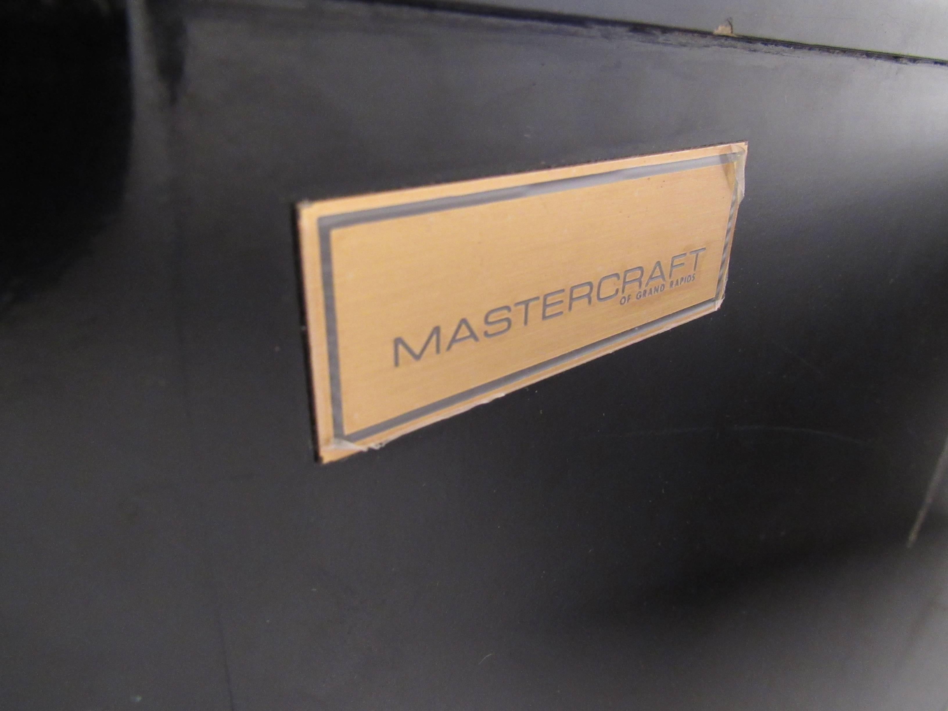 Superbe meuble de rangement demi-lune Mastercraft de Bernhard Rohne État moyen - En vente à Brooklyn, NY