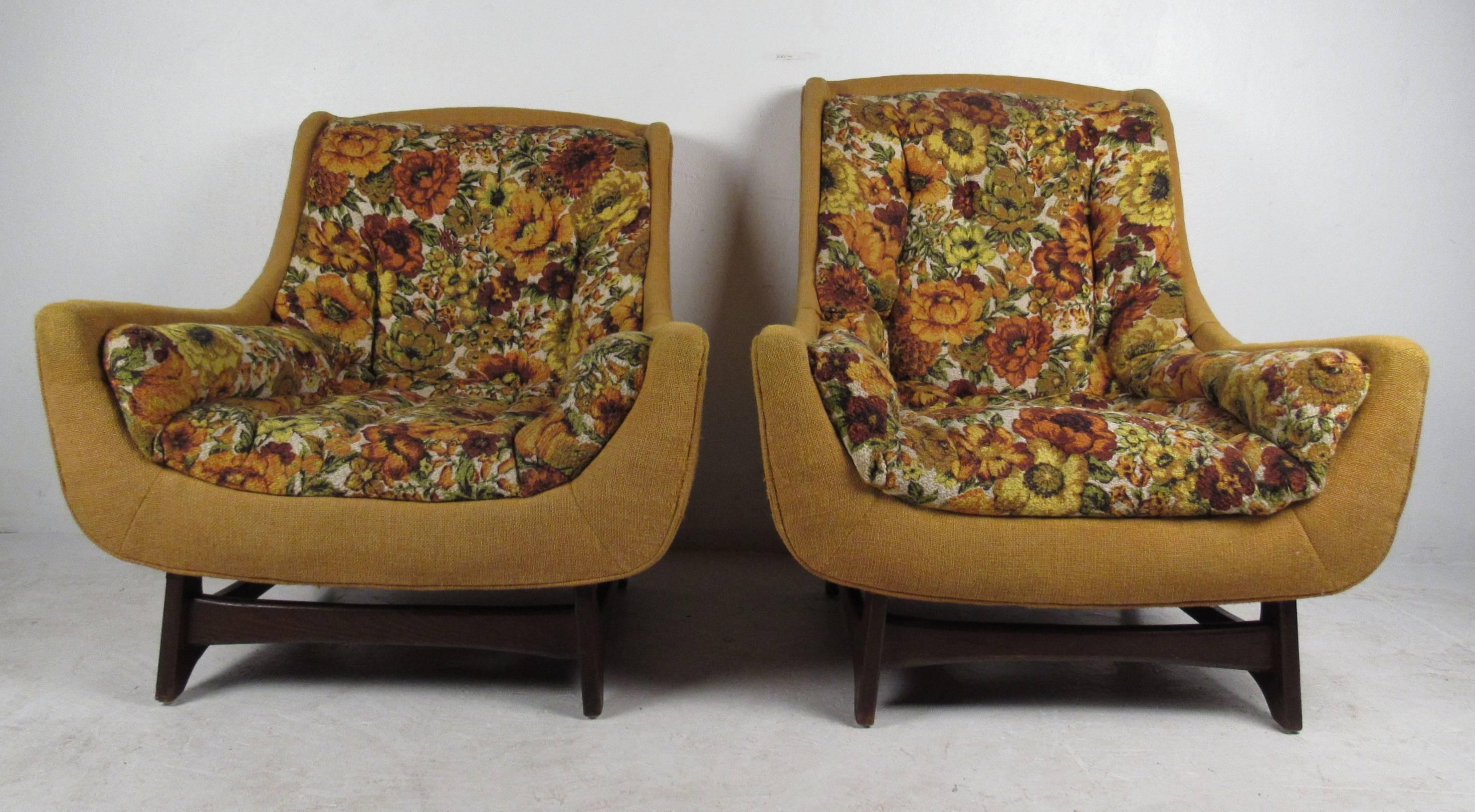 Great matching pair of Mid-Century Modern chairs in the manner of Adrian Pearsall. Please confirm item location (NY or NJ) with dealer.