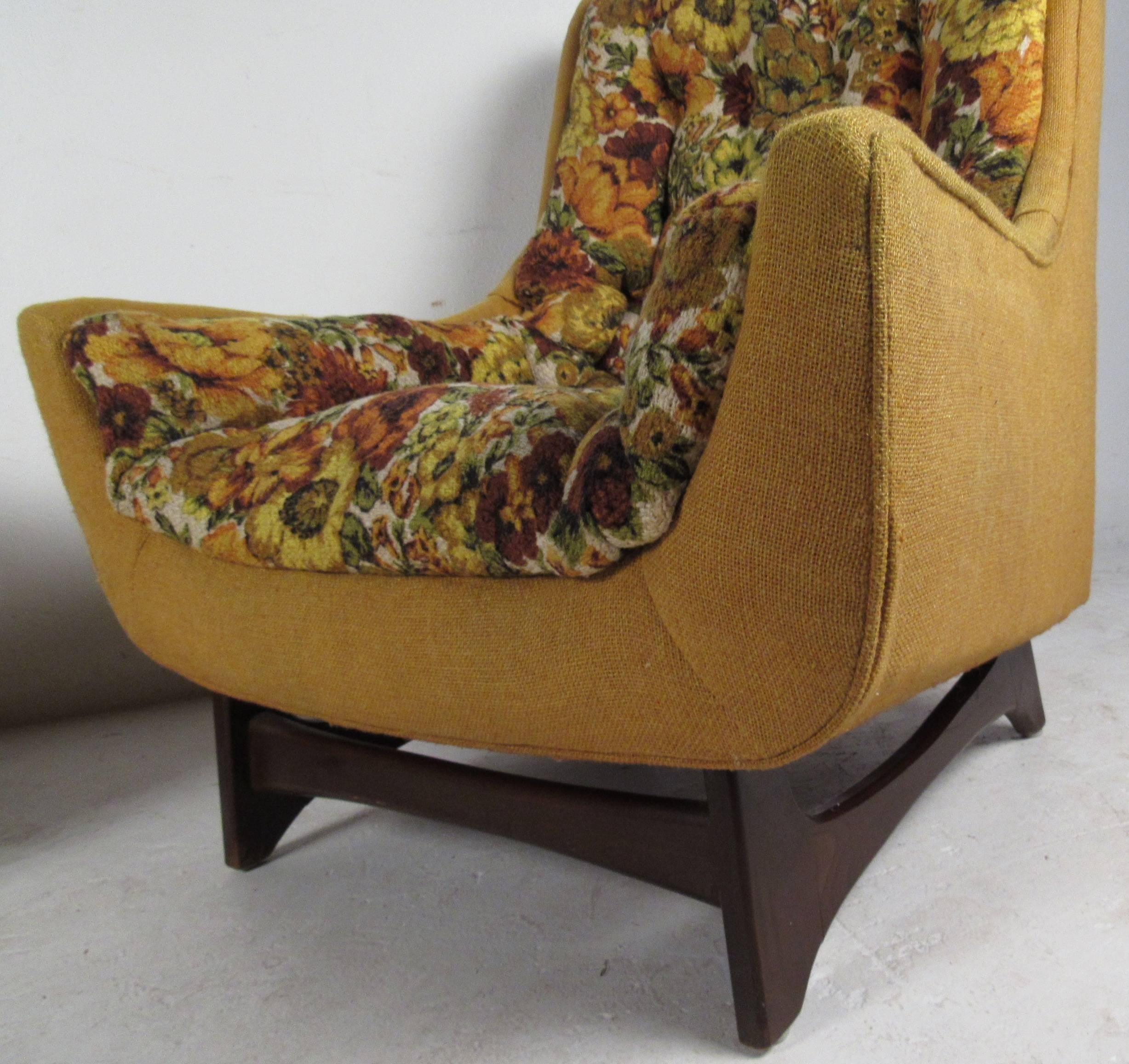 Upholstery Mid-Century Modern His and Her Style Lounge Chairs