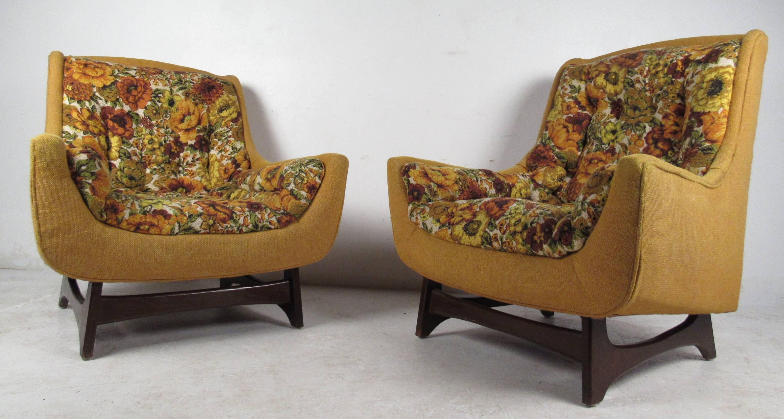 20th Century Mid-Century Modern His and Her Style Lounge Chairs