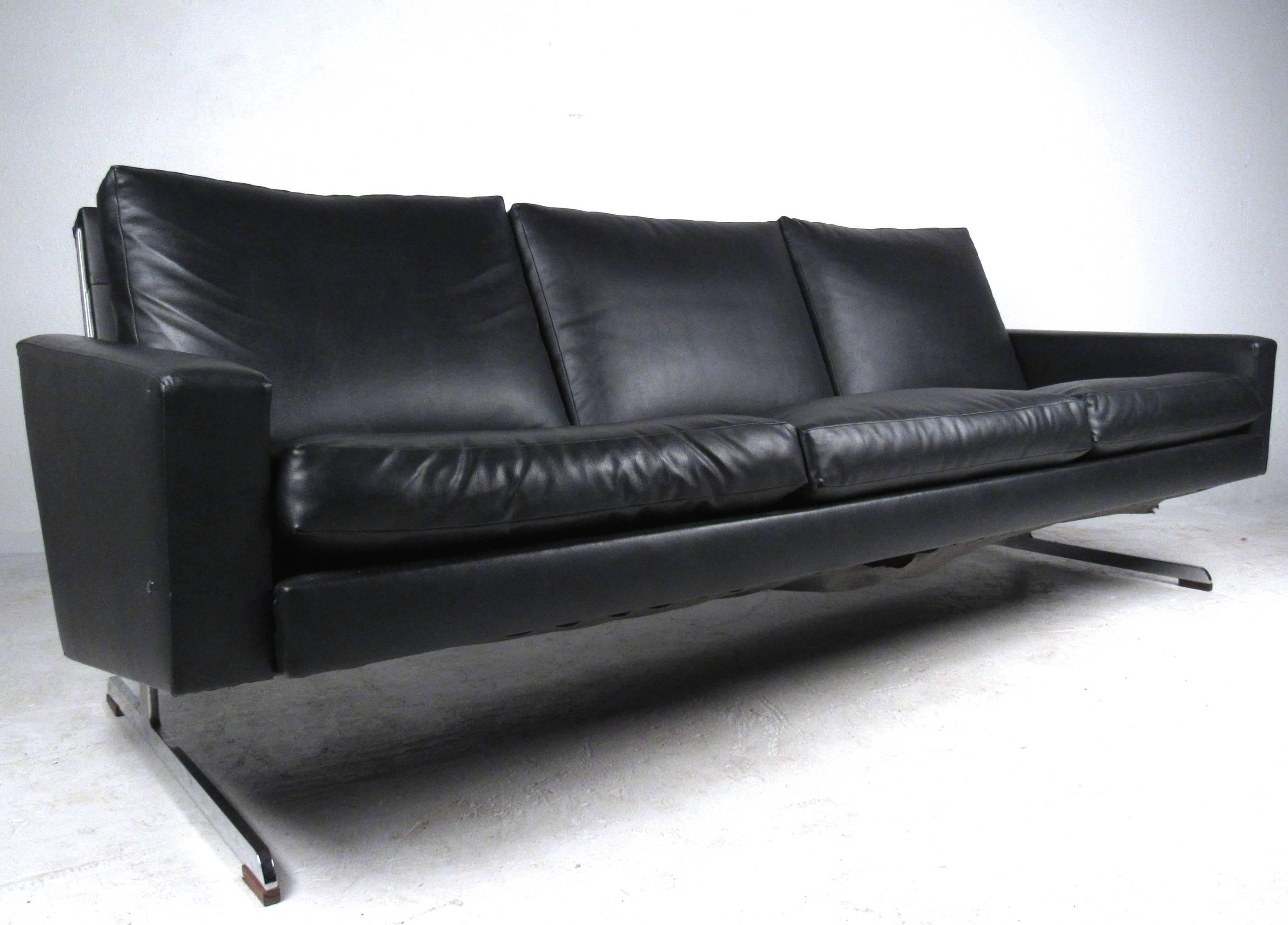 Mid-Century Modern Vinyl and Chrome Airport Sofa In Good Condition In Brooklyn, NY