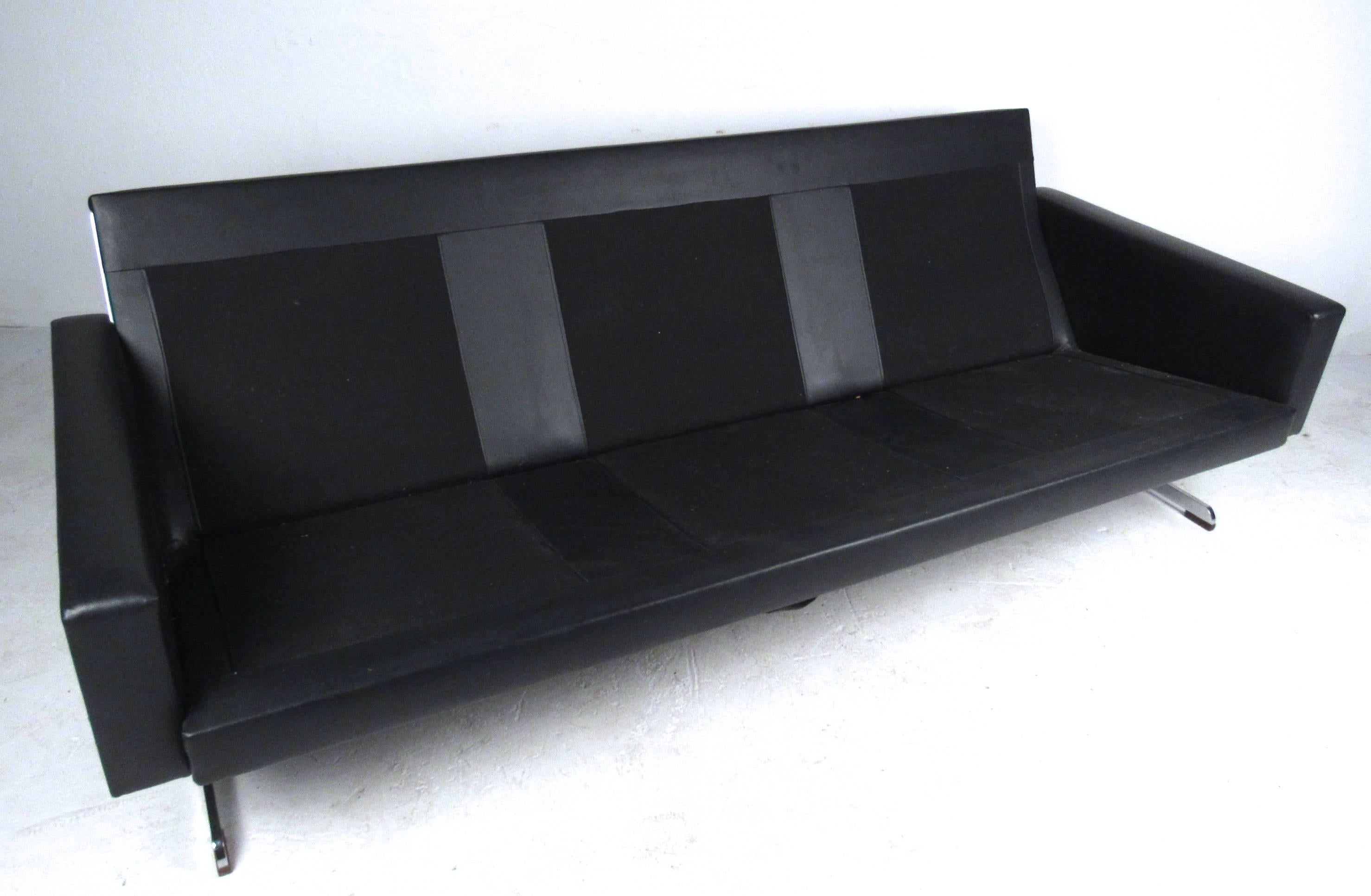 Mid-Century Modern Vinyl and Chrome Airport Sofa 1