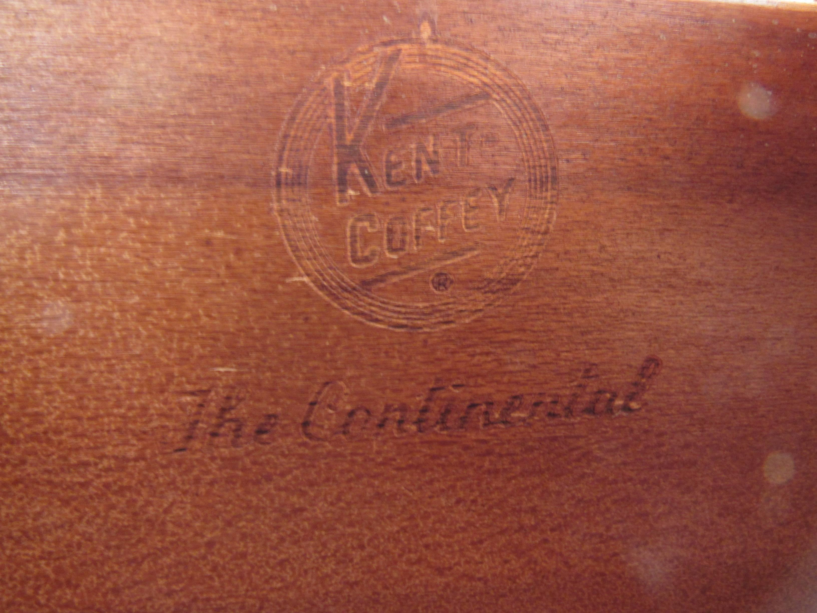Mid-Century Kent Coffey Serie „Continental“ Kommode im Zustand „Gut“ im Angebot in Brooklyn, NY