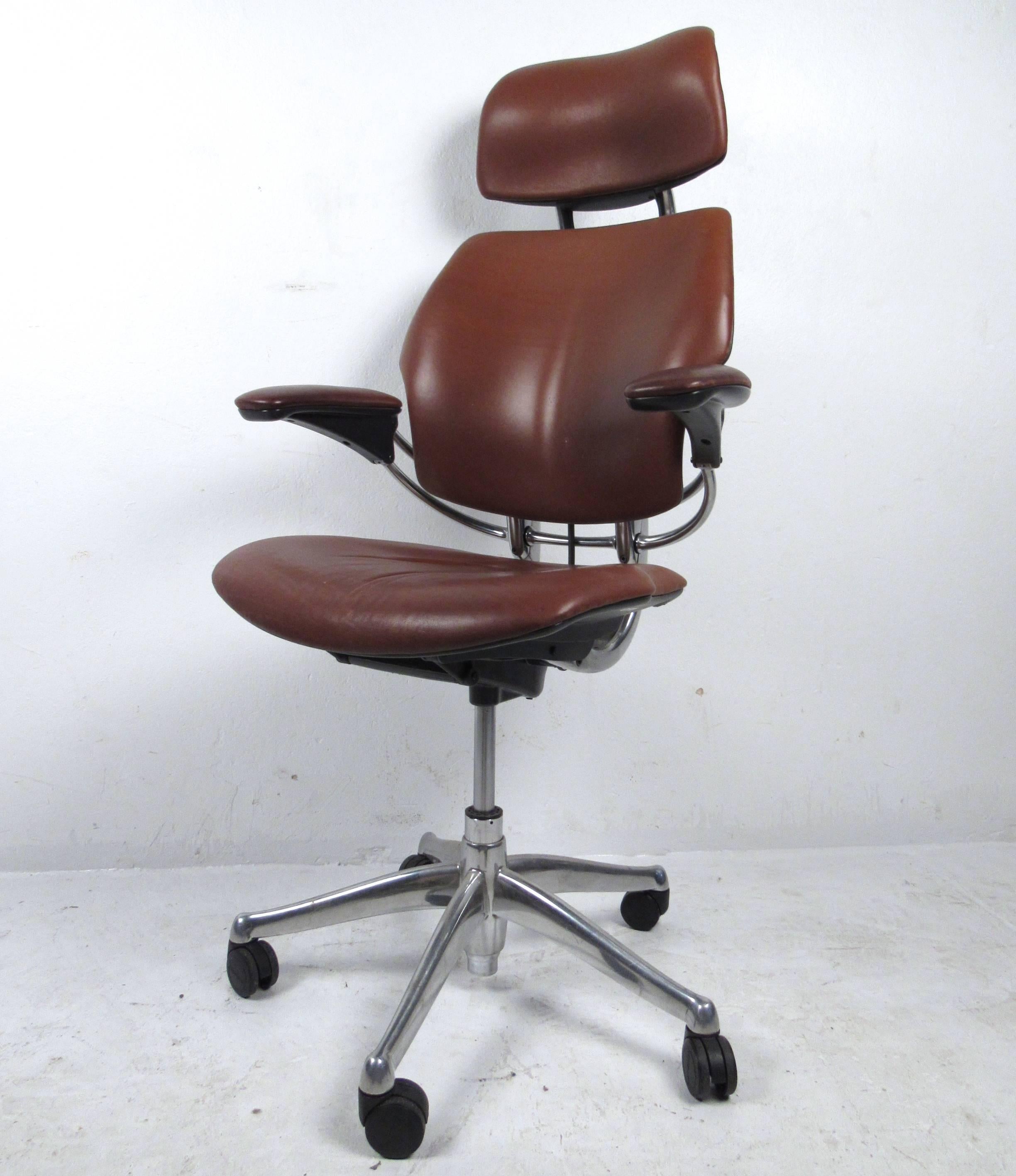 The high quality ergonomic headrest Freedom chair by Humanscale offers an extreme level of easy customization, allowing you to adjust your posture and positioning to the perfect specifications. This listing is for one chair, please specific which of
