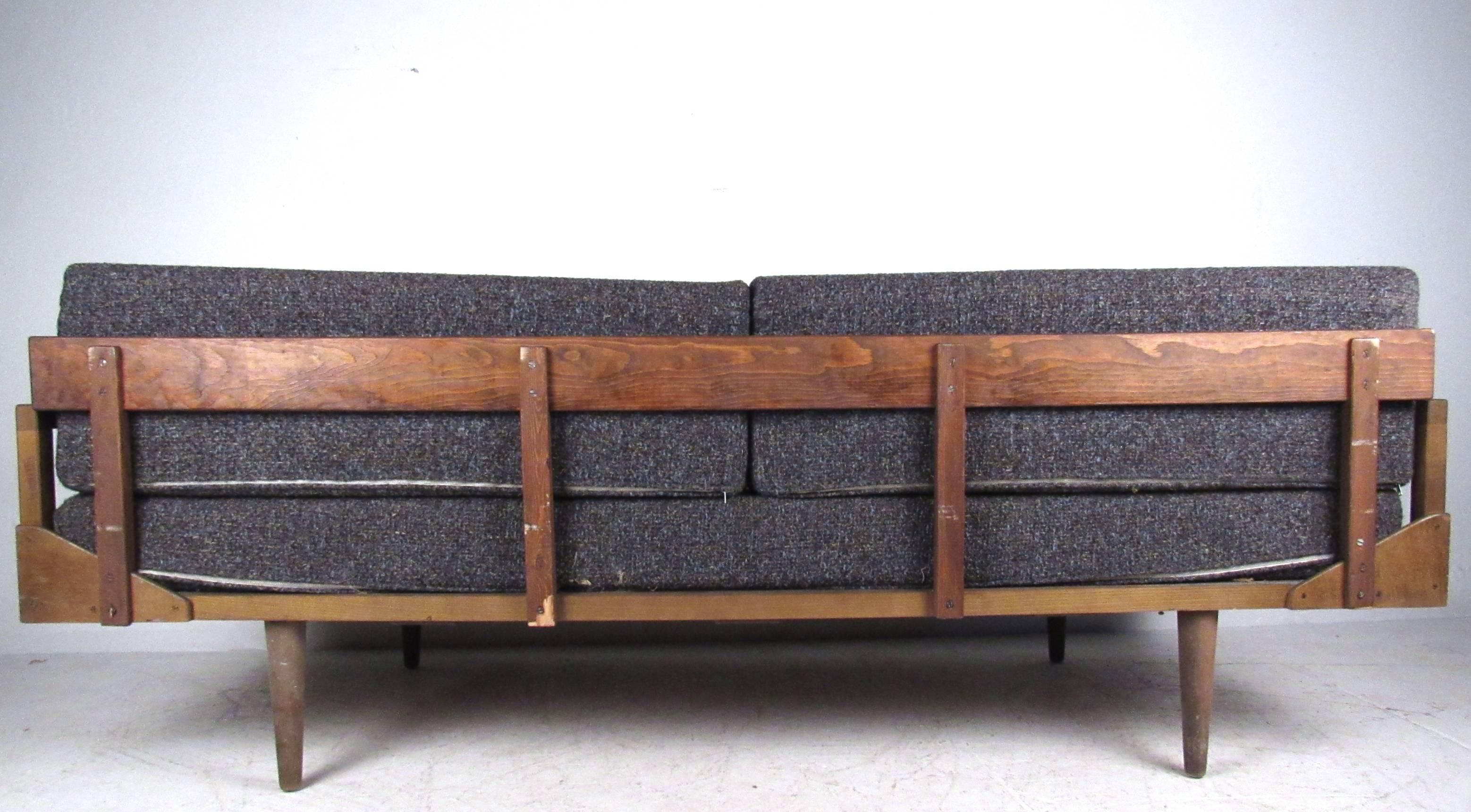 Unique Mid-Century Modern Daybed Sofa 2