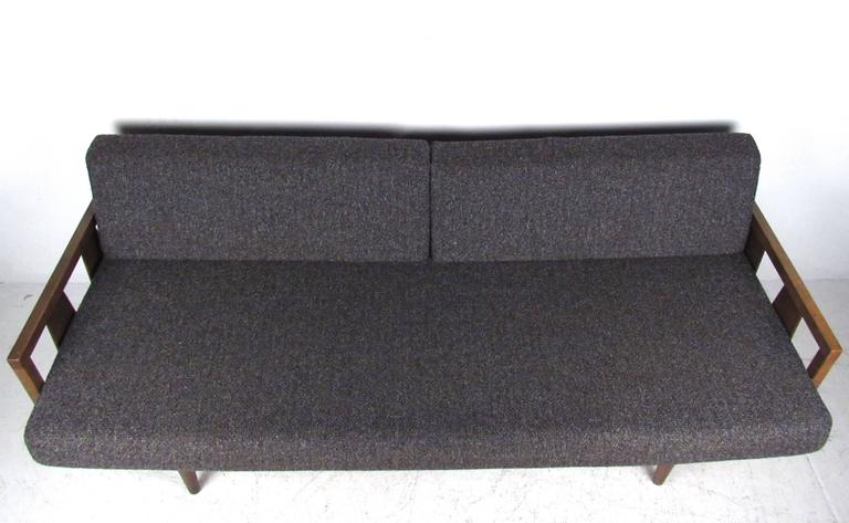 Unique Mid-Century Modern Daybed Sofa at 1stdibs