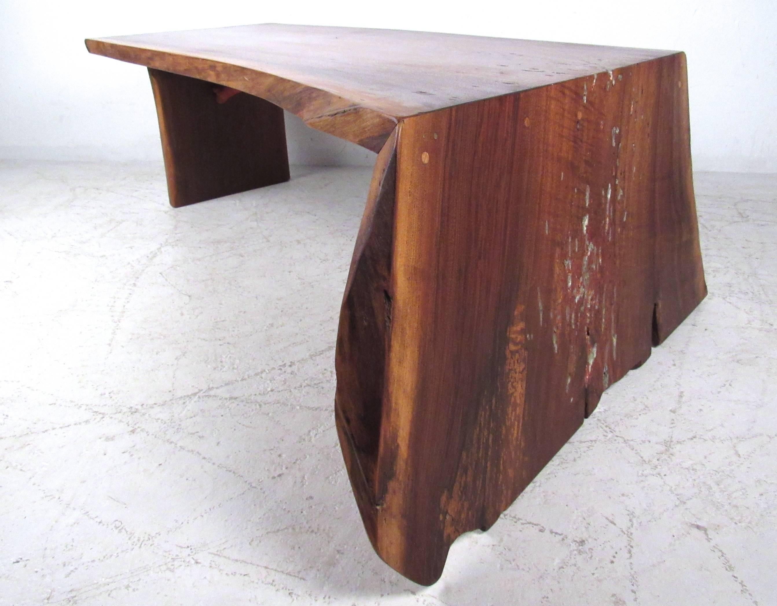 Unique Mid-Century Modern Nakashima Style Free Edge Coffee Table In Good Condition In Brooklyn, NY
