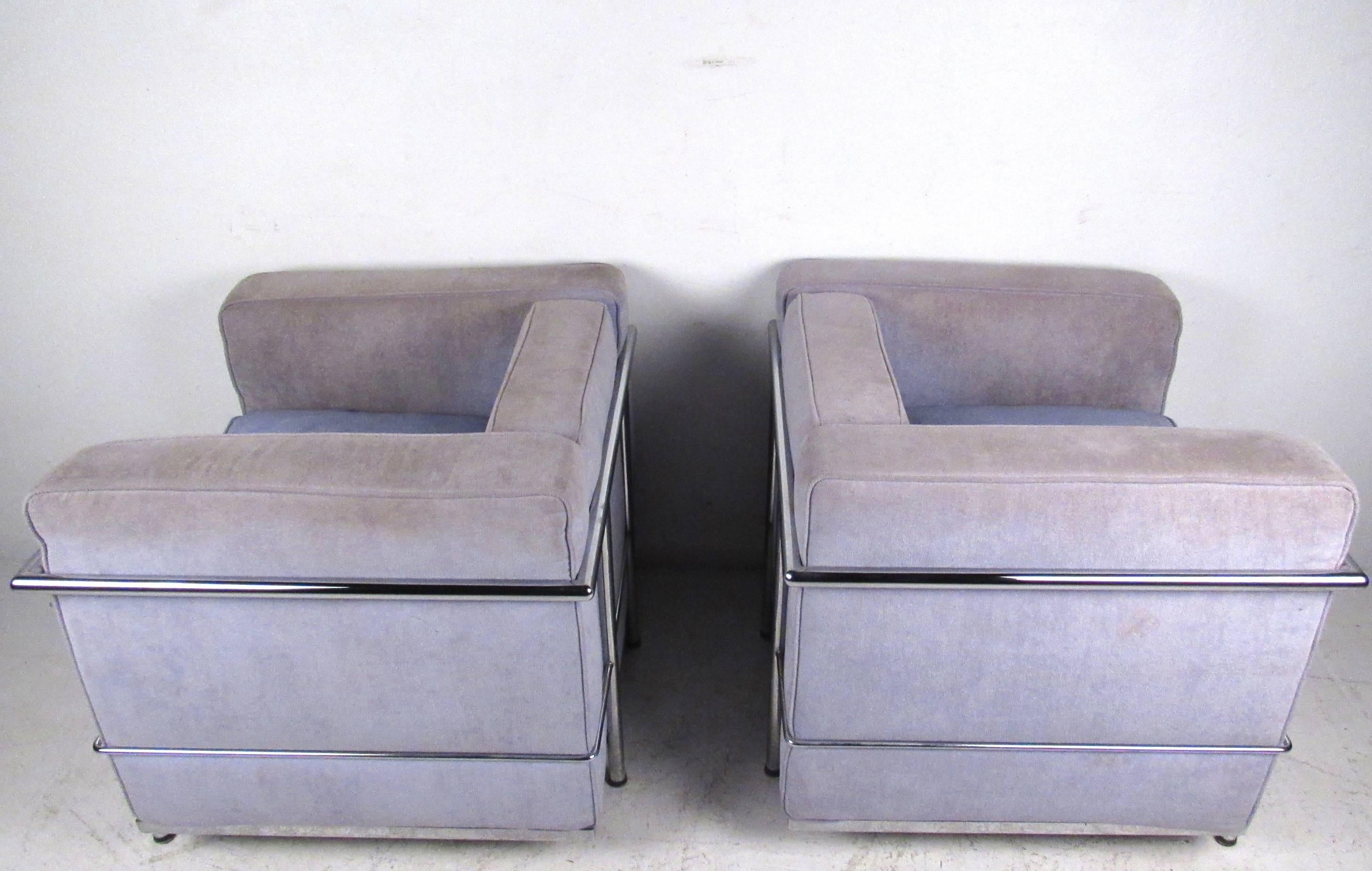 Mid-20th Century Pair of Vintage Modern Le Corbusier Style Lounge Chairs For Sale