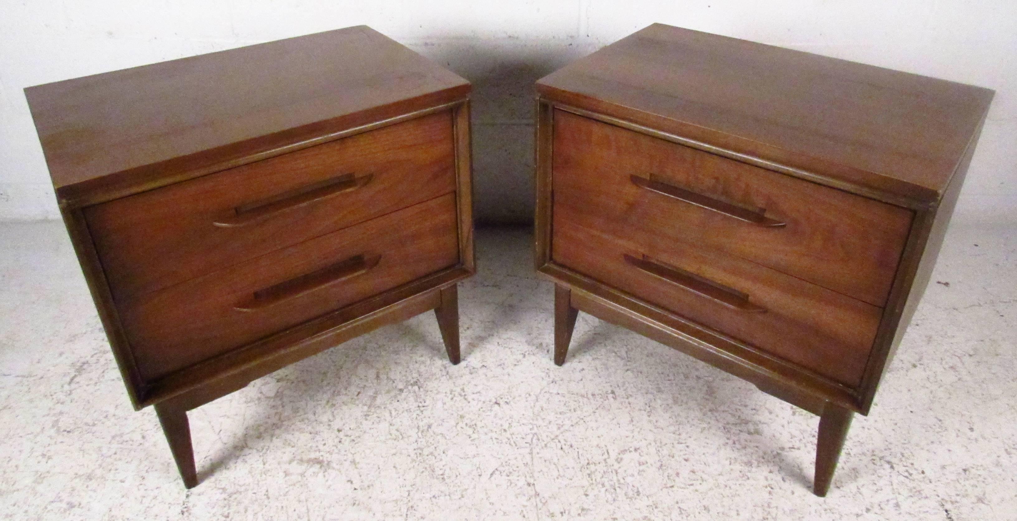 Pair of Midcentury Nightstands by Bassett In Good Condition In Brooklyn, NY