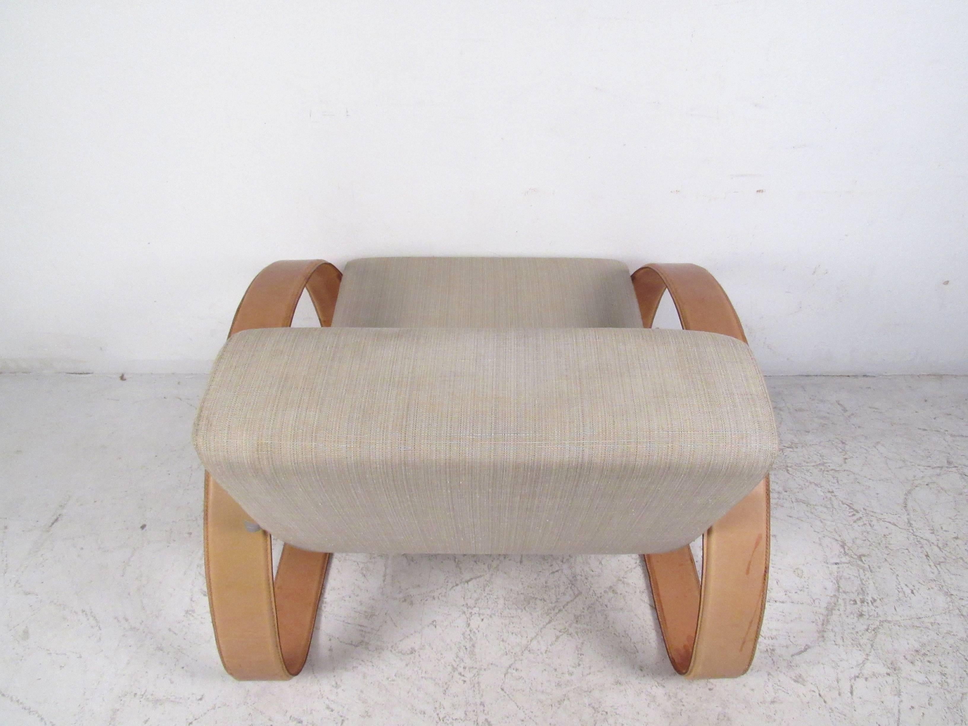 Pair of Modern Italian Lounge Chairs by Armani Casa 2
