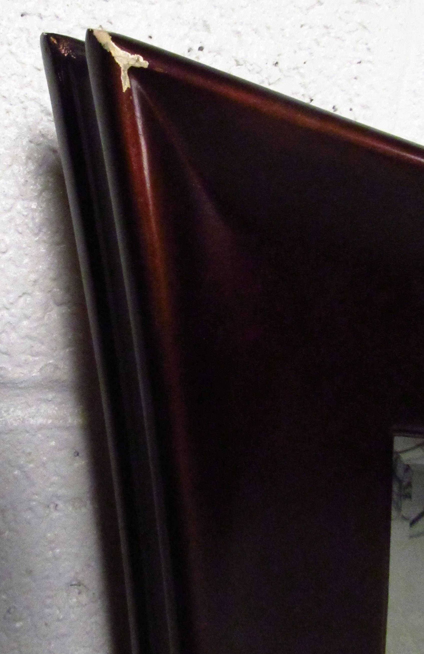 Specchio da parete in stile metà secolo Wild In condizioni buone in vendita a Brooklyn, NY