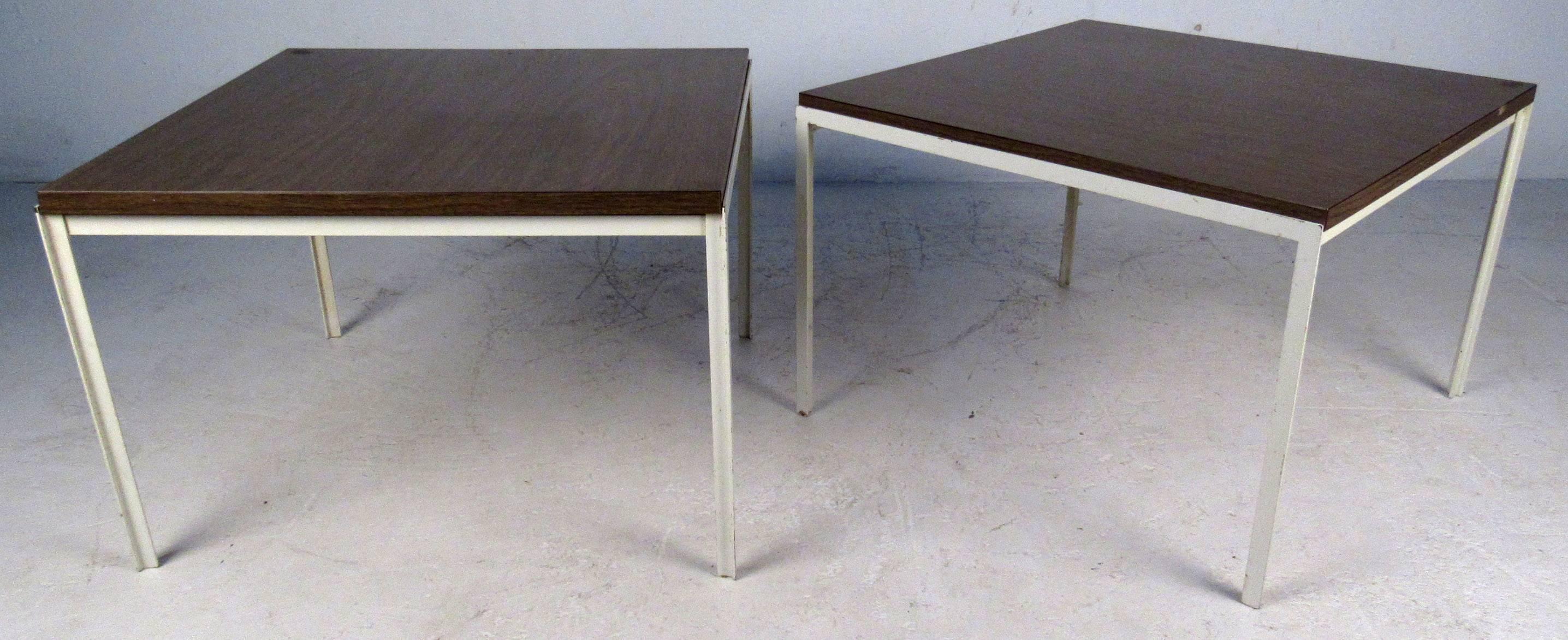 Pair of Low Mid-Century Side Tables By Knoll In Good Condition For Sale In Brooklyn, NY