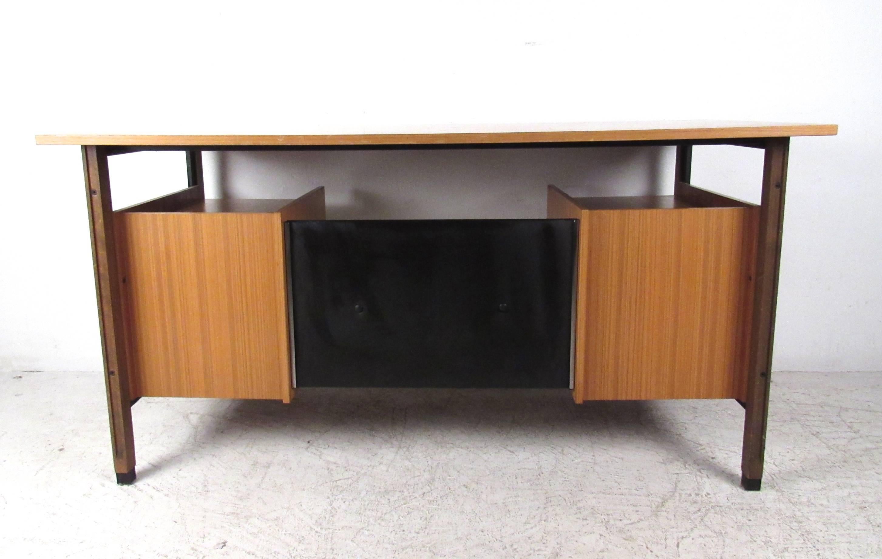 Mid-Century Modern Bureau unique à plateau flottant de style Midcentury
