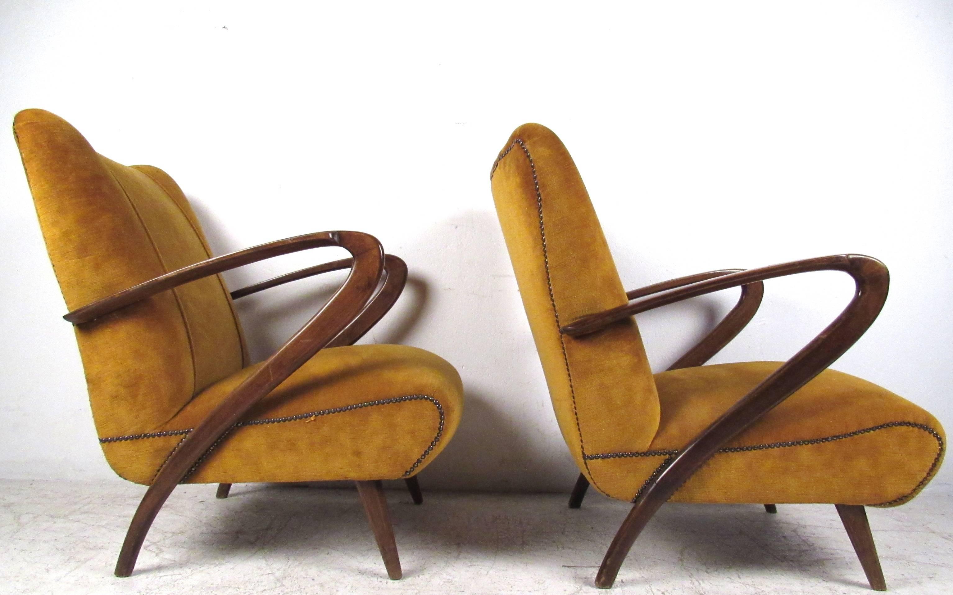 Mid-Century Modern Pair Midcentury Italian Lounge Chairs by Paolo Buffa