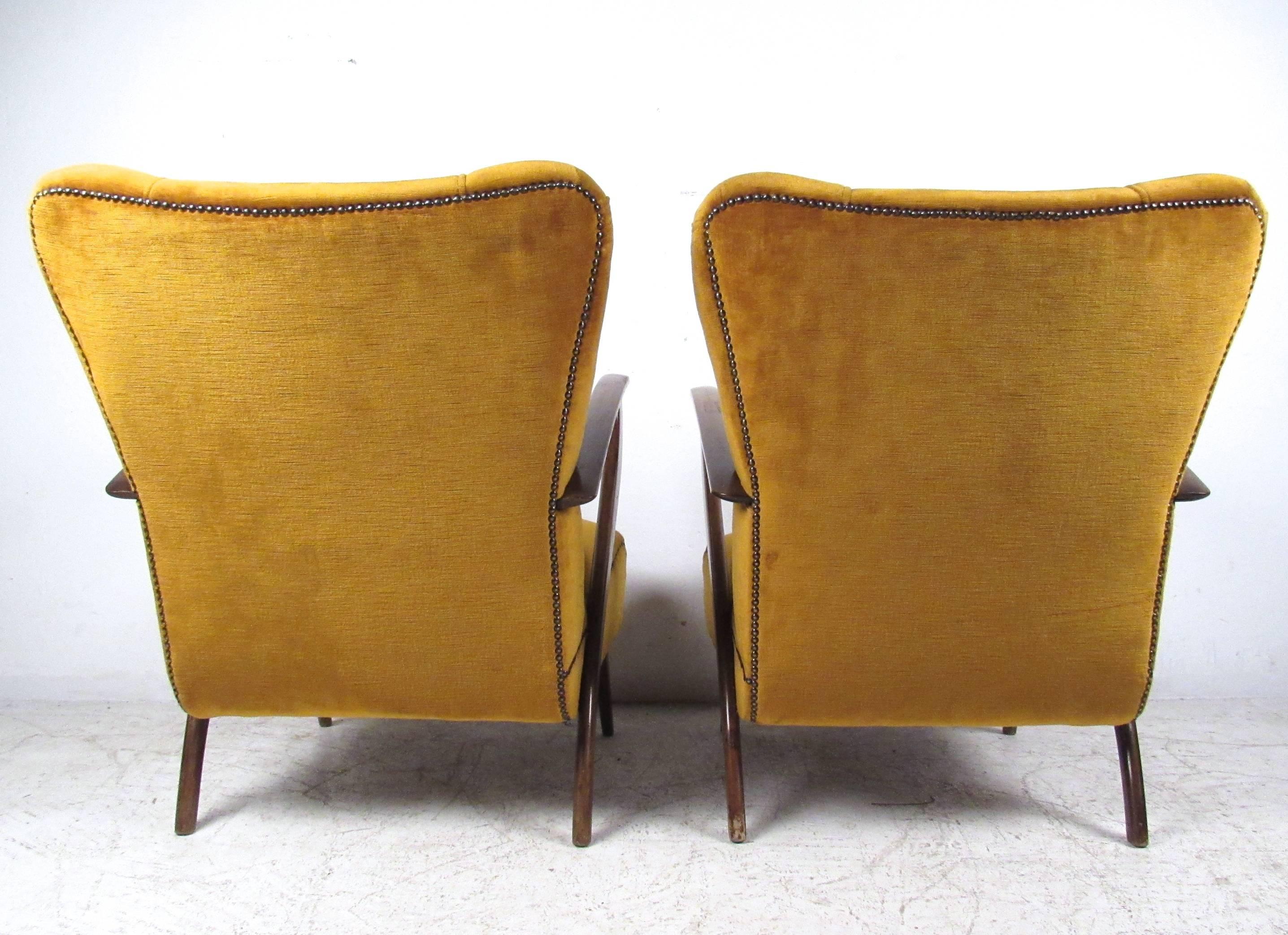Pair Midcentury Italian Lounge Chairs by Paolo Buffa In Good Condition In Brooklyn, NY