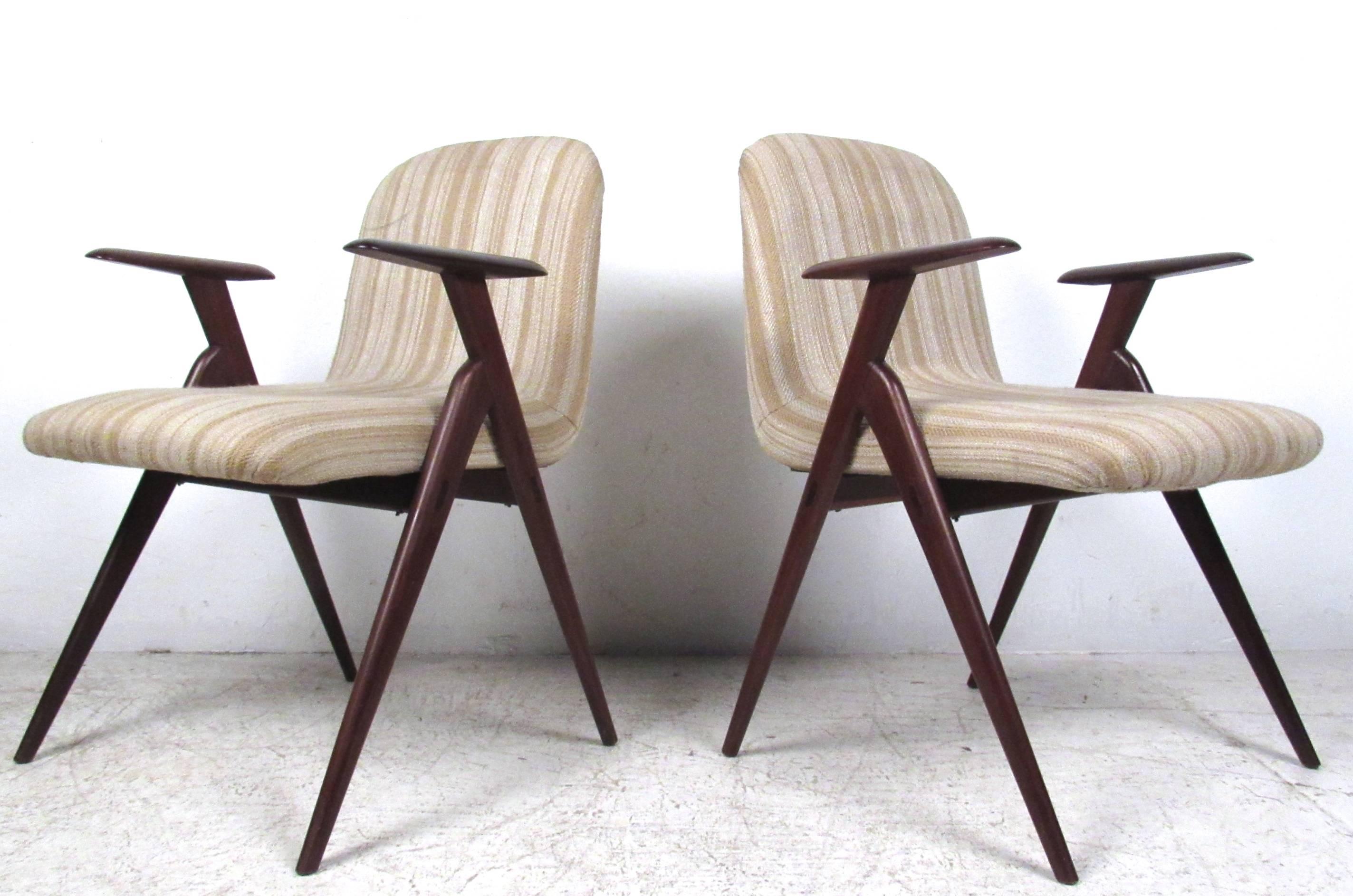 Six Mid-Century Modern Italian Dining Chairs In Good Condition For Sale In Brooklyn, NY
