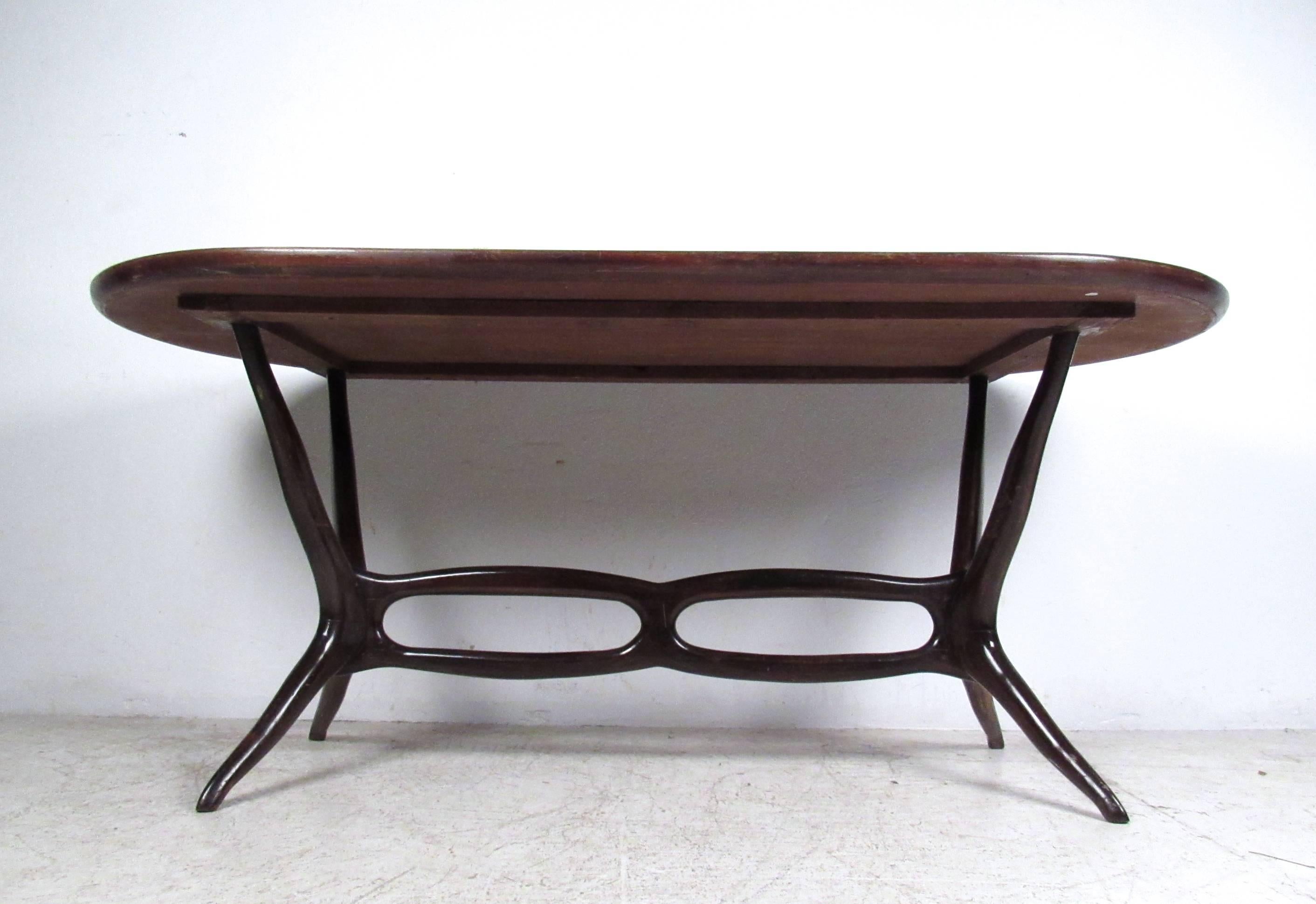 Italian Modern Rosewood Dining Table In Good Condition In Brooklyn, NY