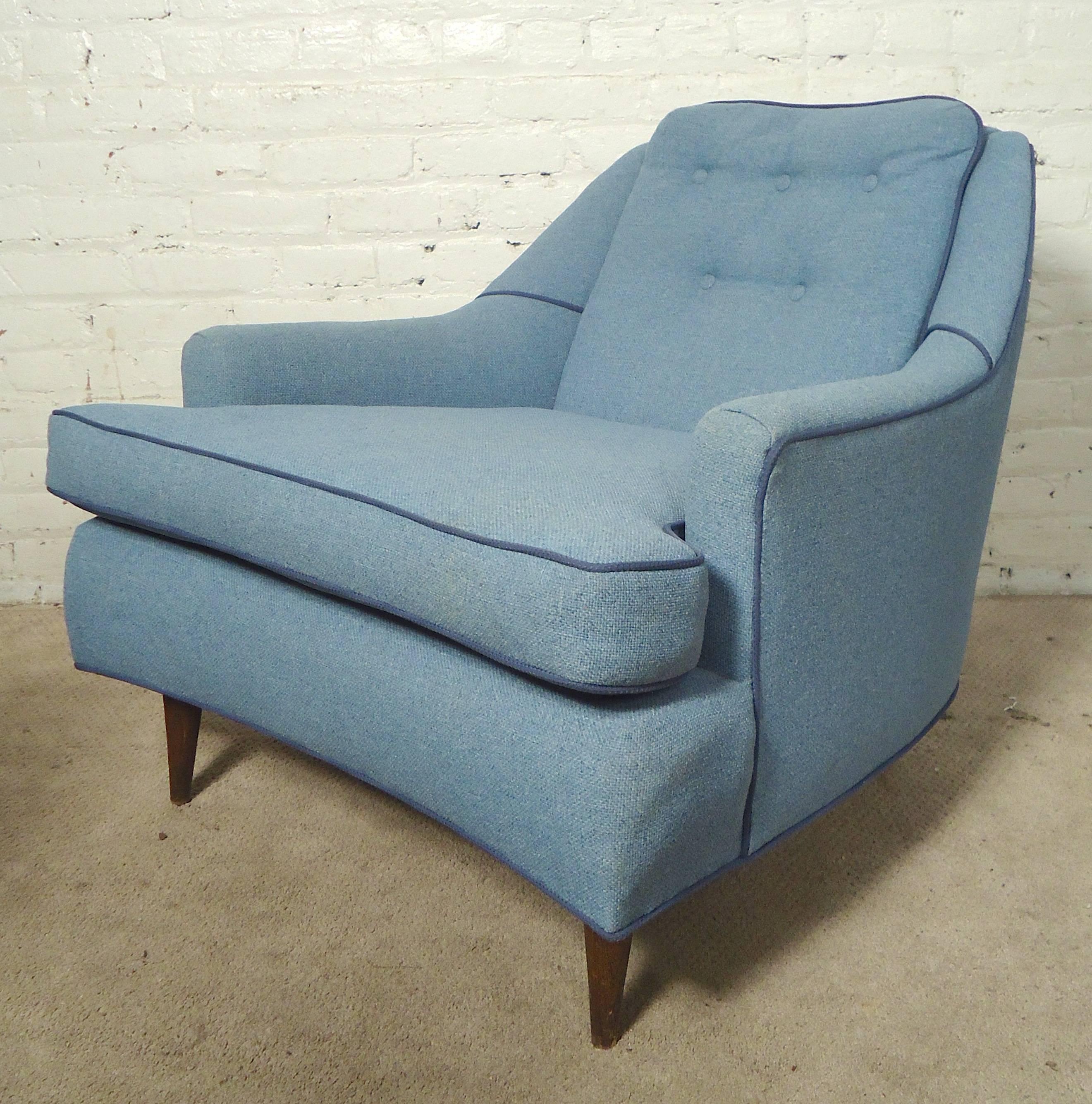 Mid-20th Century Handsome Mid-Century Arm Chair
