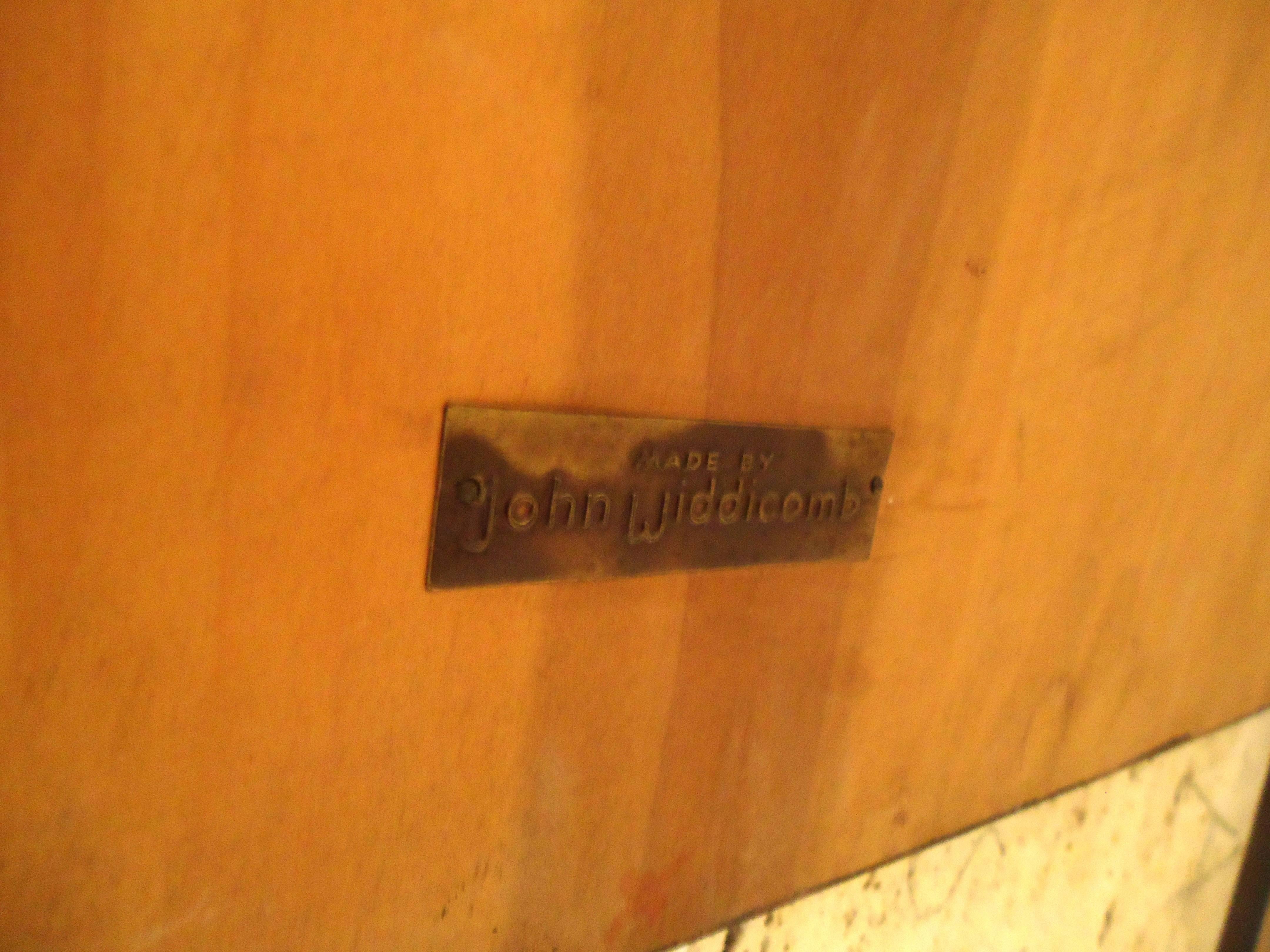 Table basse du milieu du siècle avec insert en marbre de John Widdicomb Bon état - En vente à Brooklyn, NY