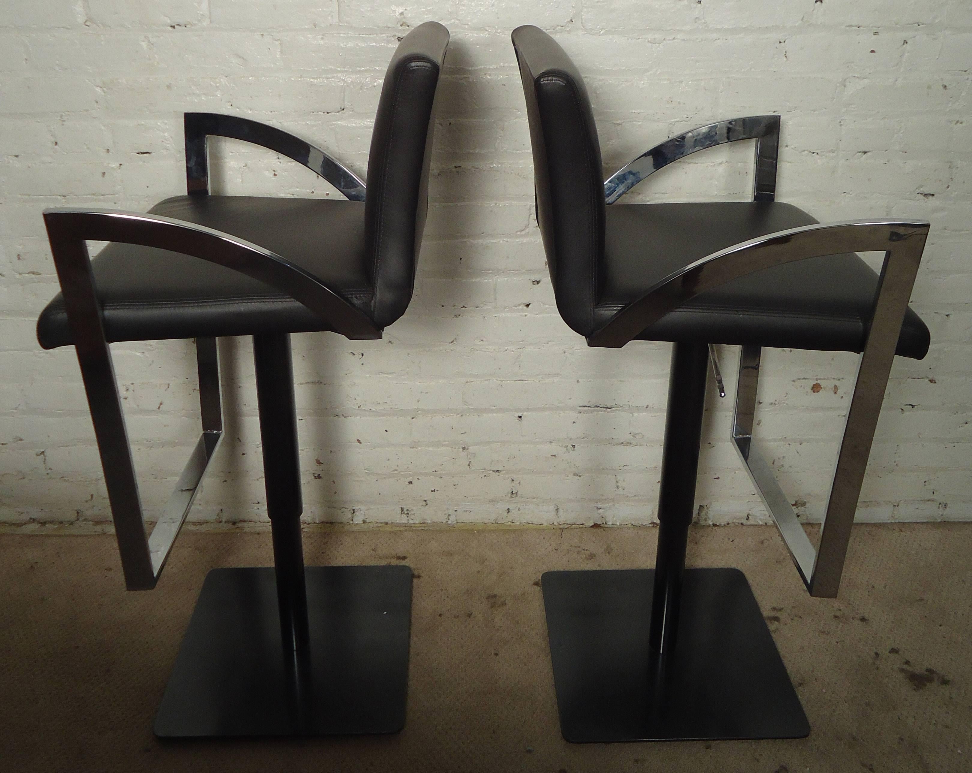 20th Century Pair of Mid-Century Modern Style Chrome and Leather Stools