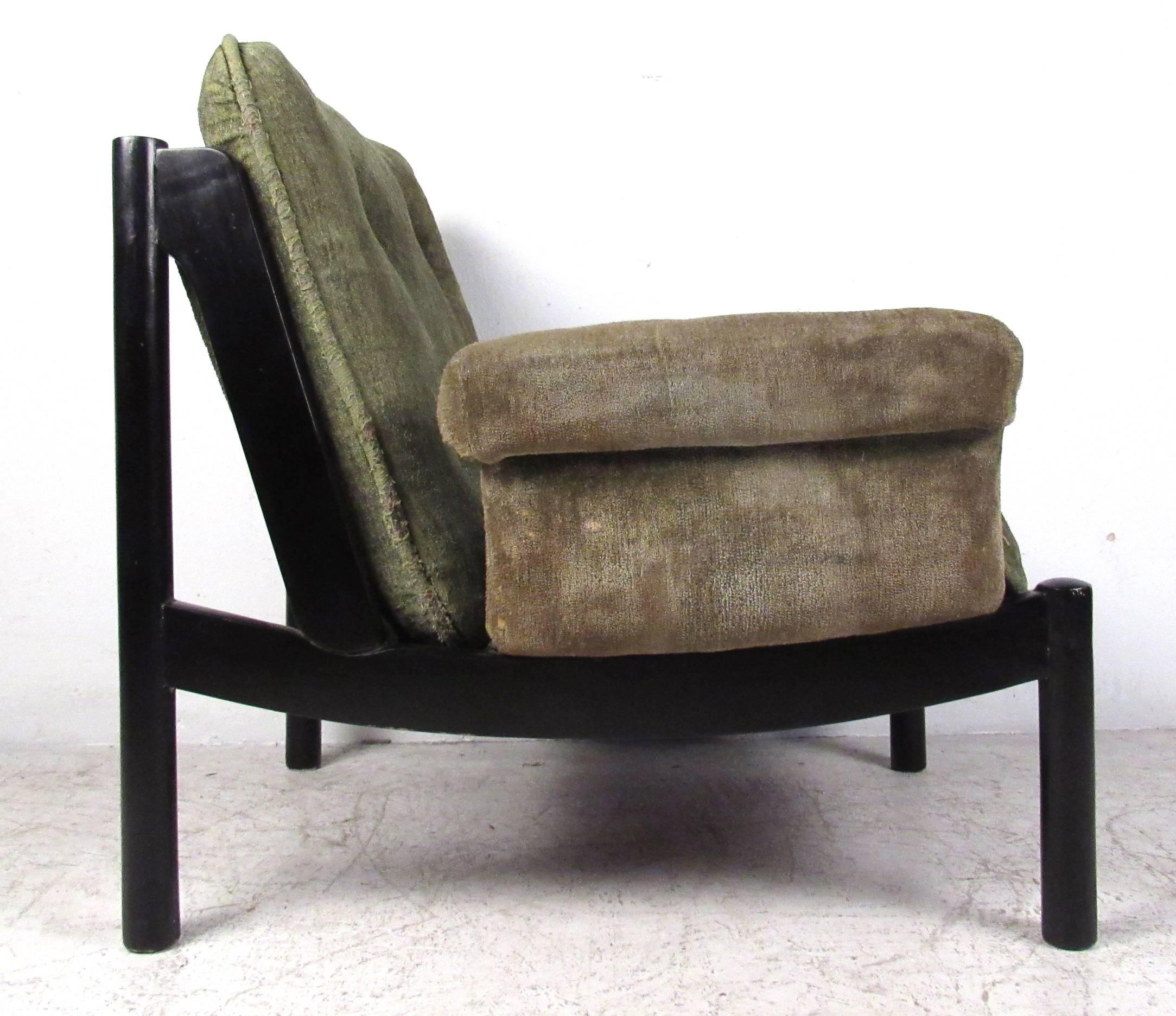 Mid-Century Modern Tufted Side Chair In Good Condition In Brooklyn, NY