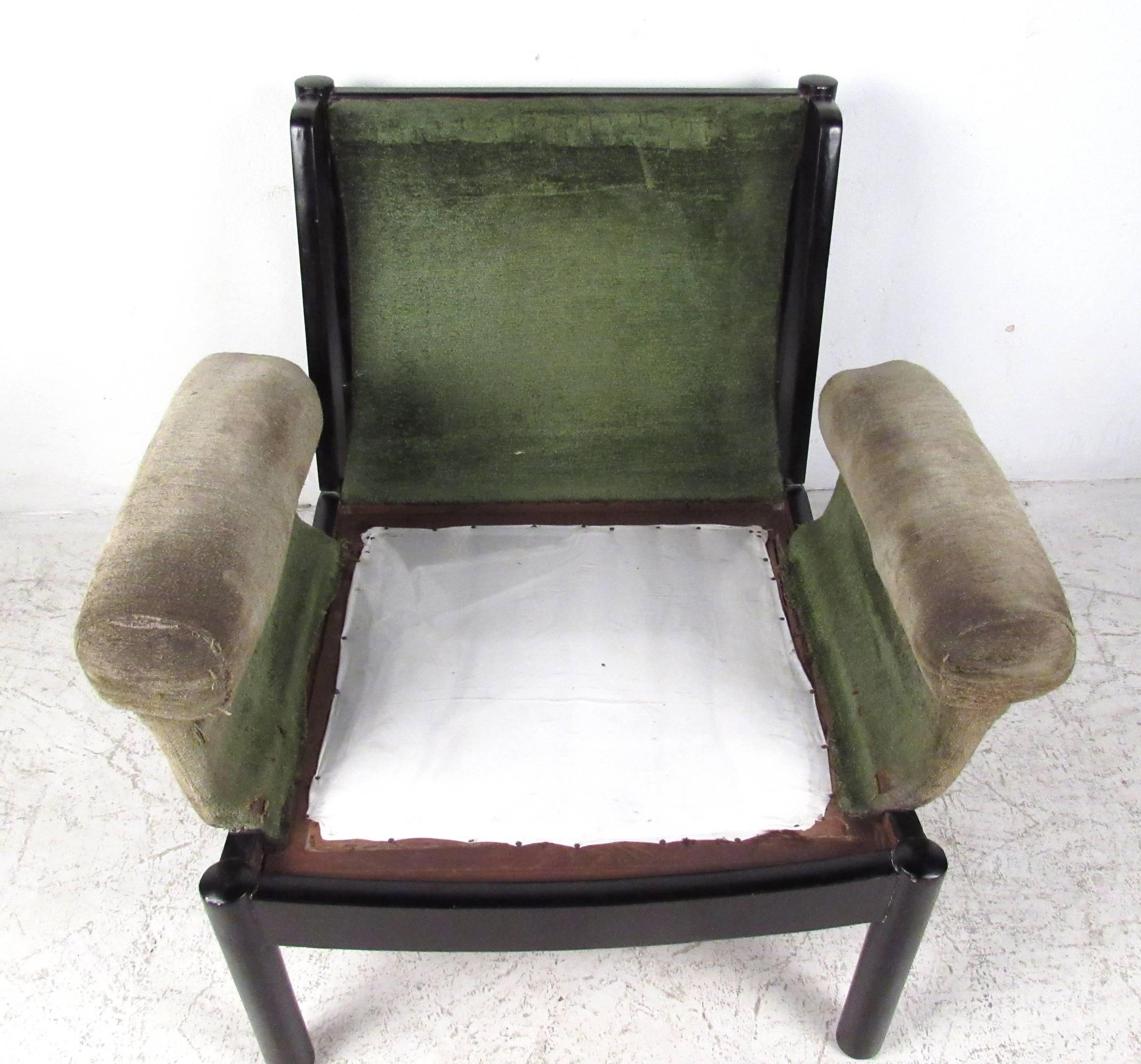 Mid-Century Modern Tufted Side Chair 1