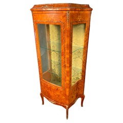 Vitrina francesa de madera Kingwood del siglo XIX