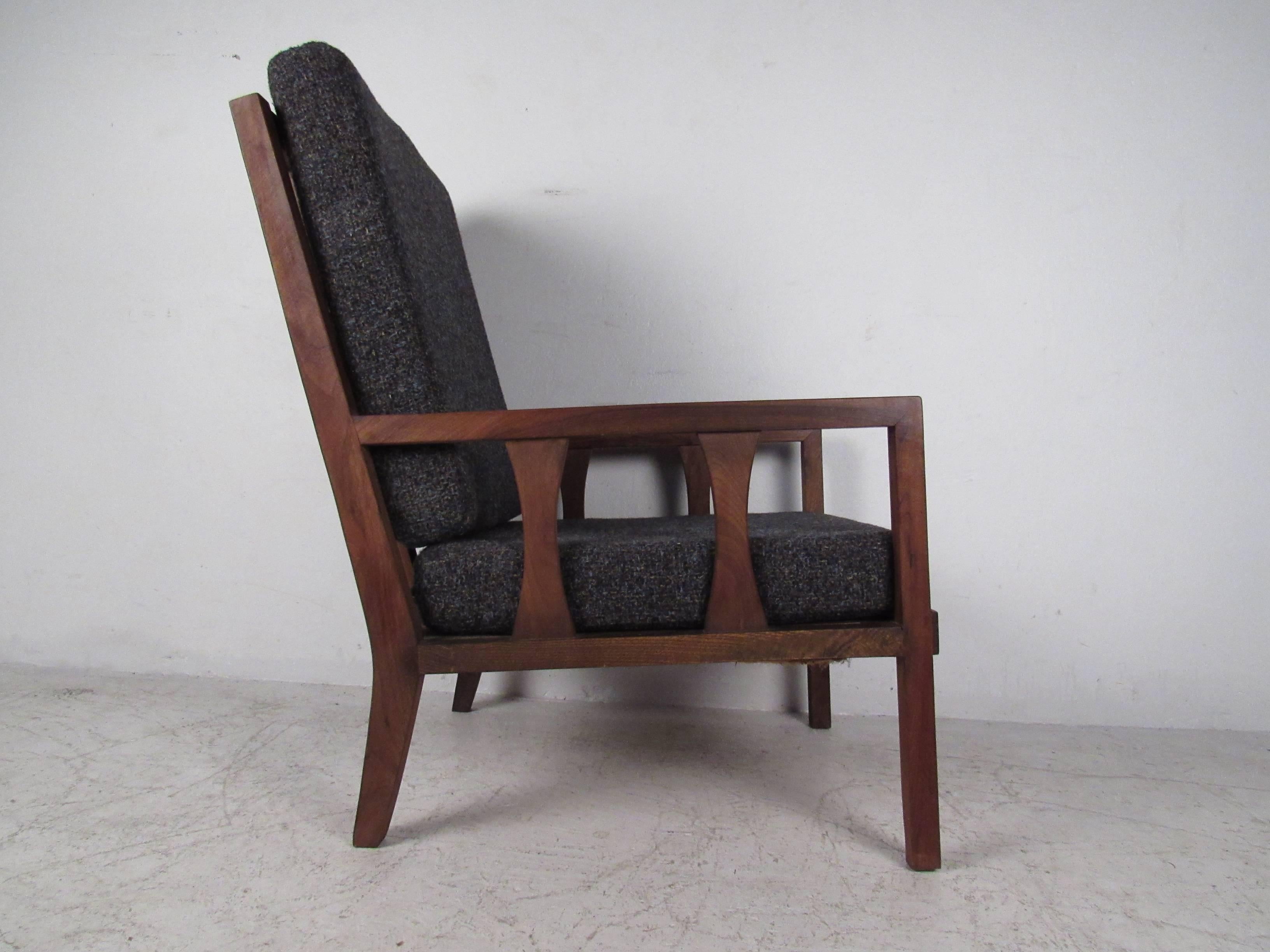 Late 20th Century Mid-Century Modern Arm Chair For Sale