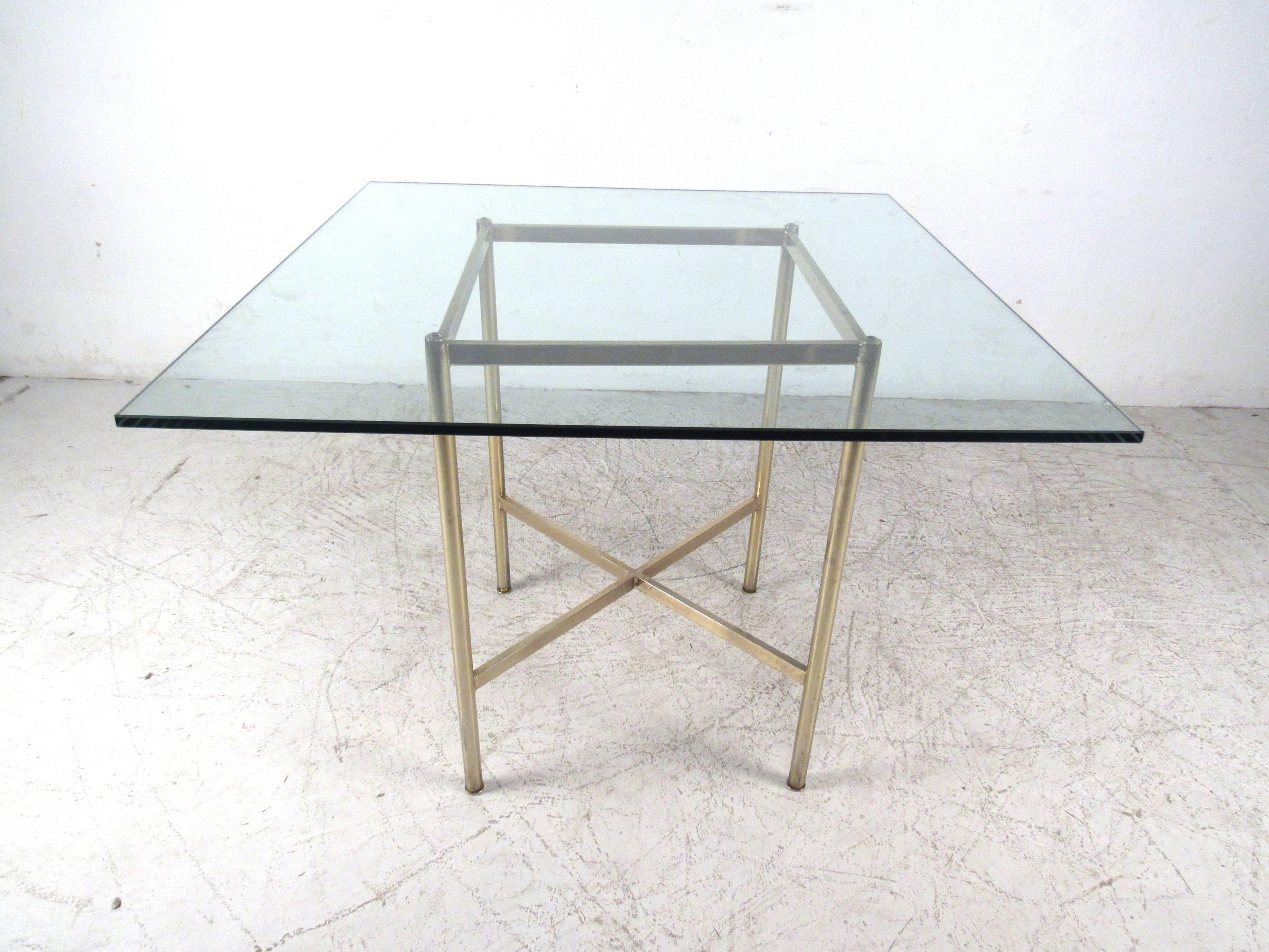 Late 20th Century Mid-Century Modern Dining Table with Four Chairs