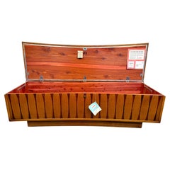 Atemberaubende Mid-Century Modern Curved Lane's Cedar Chest