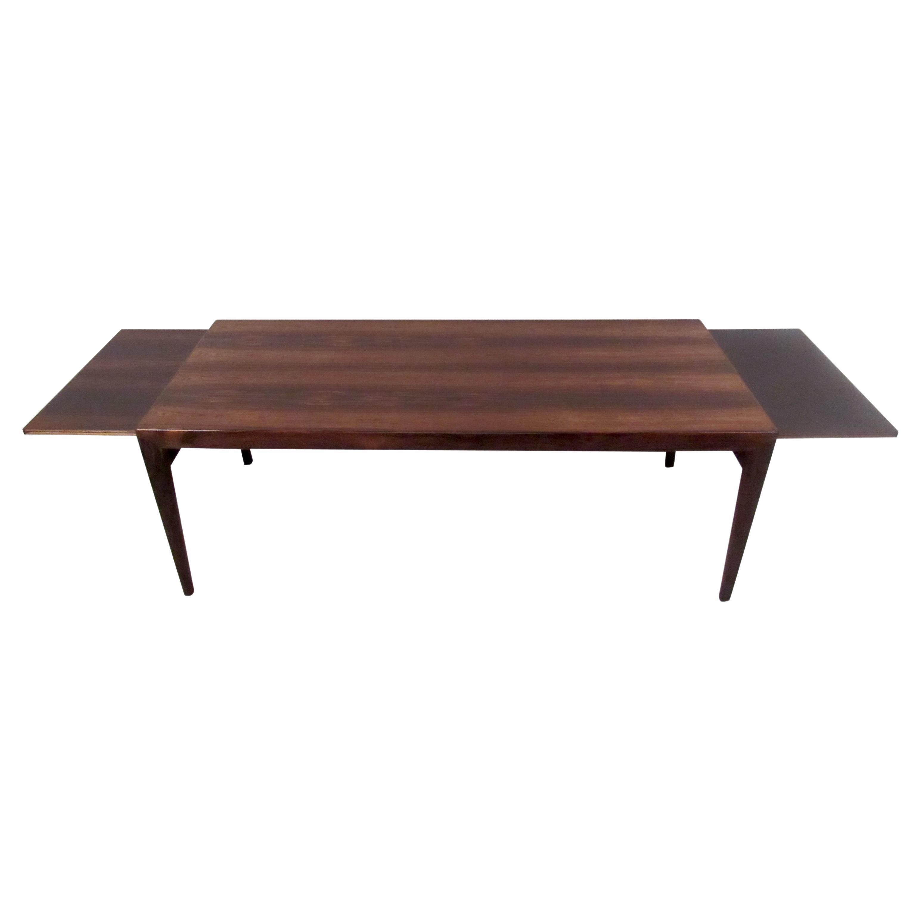 Table basse en bois de rose du milieu du siècle, am designs de Johannes Anderson