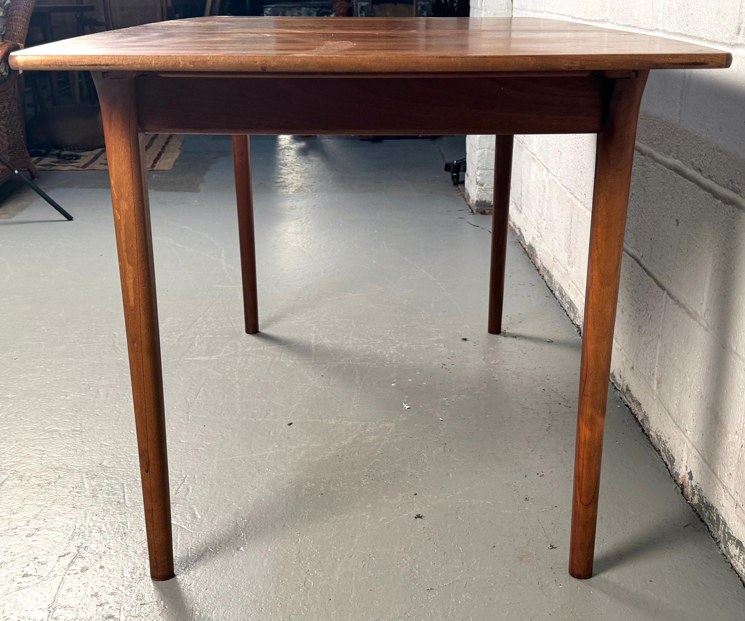 Mid-Century Extending Dining Table by A.H. McINTOSH In Good Condition For Sale In Brooklyn, NY
