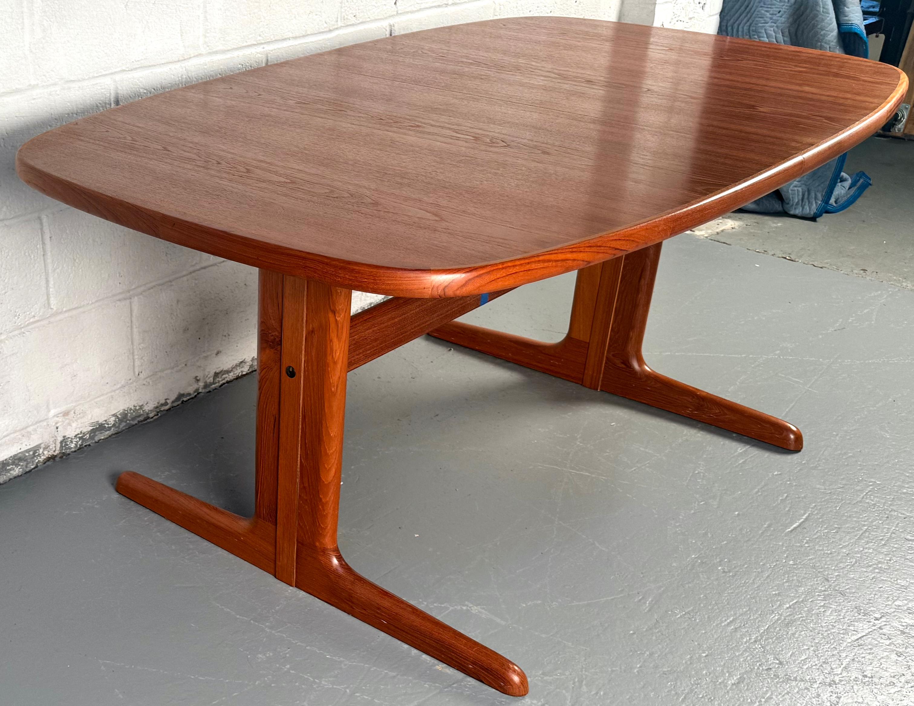 20th Century Mid-Century Modern Teak Dining Table For Sale