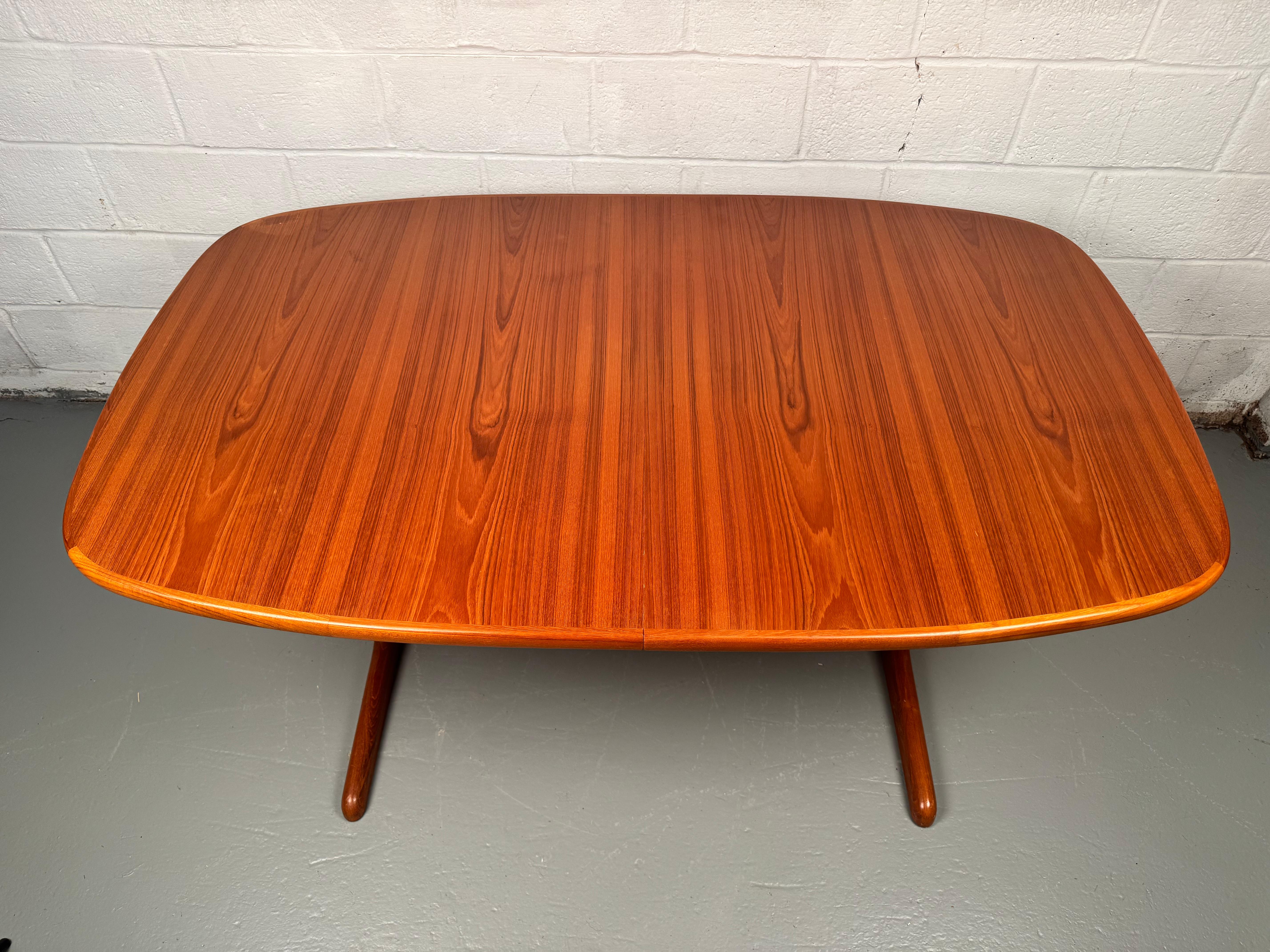 Unknown Mid-Century Modern Teak Dining Table For Sale